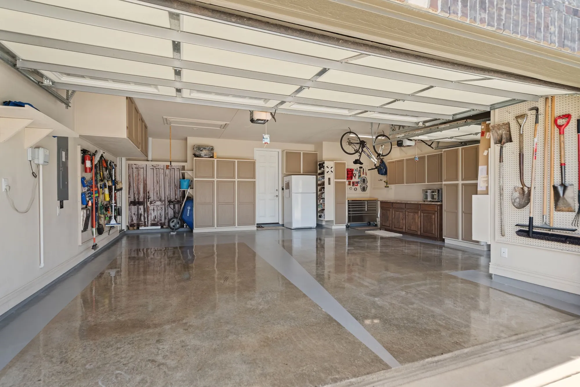 Property Slideshow image 27 of 32 | 9720 silver rock way, Denton, TX, 76207