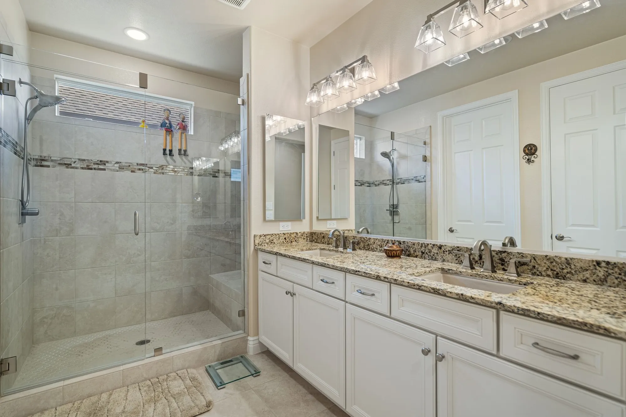Property Slideshow image 21 of 32 | 9720 silver rock way, Denton, TX, 76207