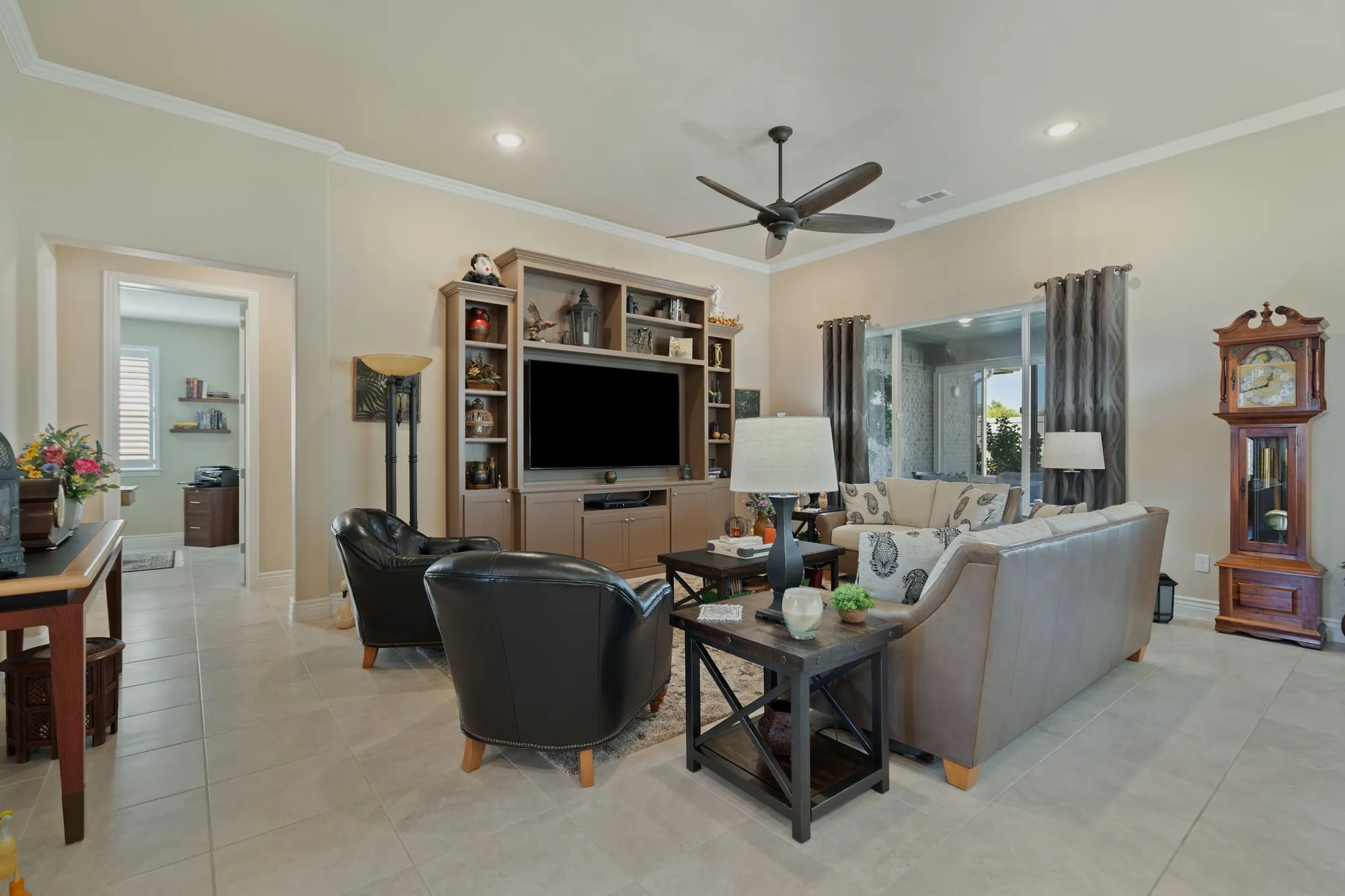 Property Slideshow image 7 of 32 | 9720 silver rock way, Denton, TX, 76207