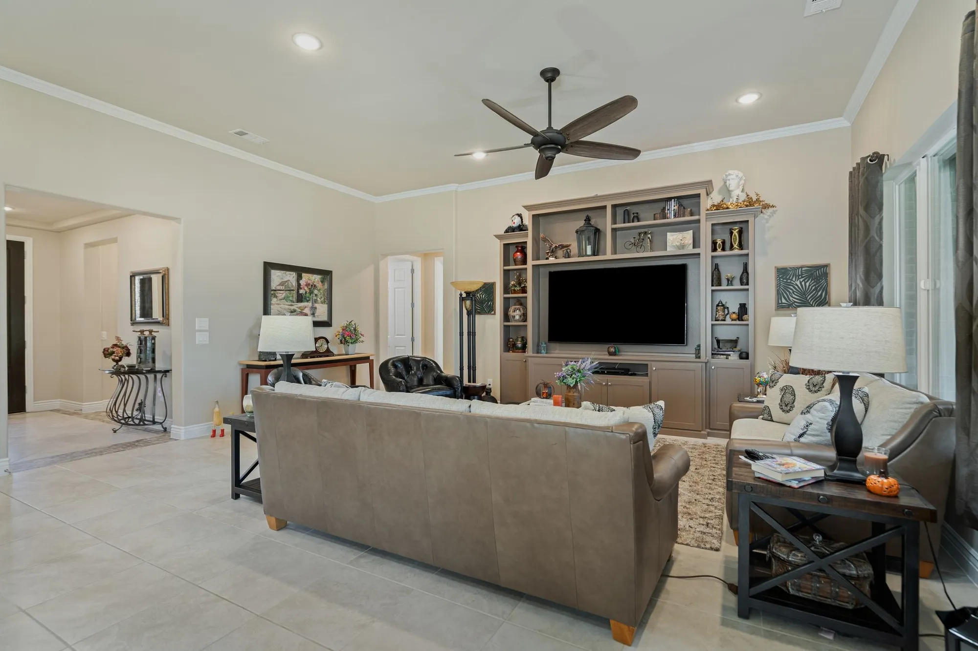 Property Slideshow image 8 of 32 | 9720 silver rock way, Denton, TX, 76207