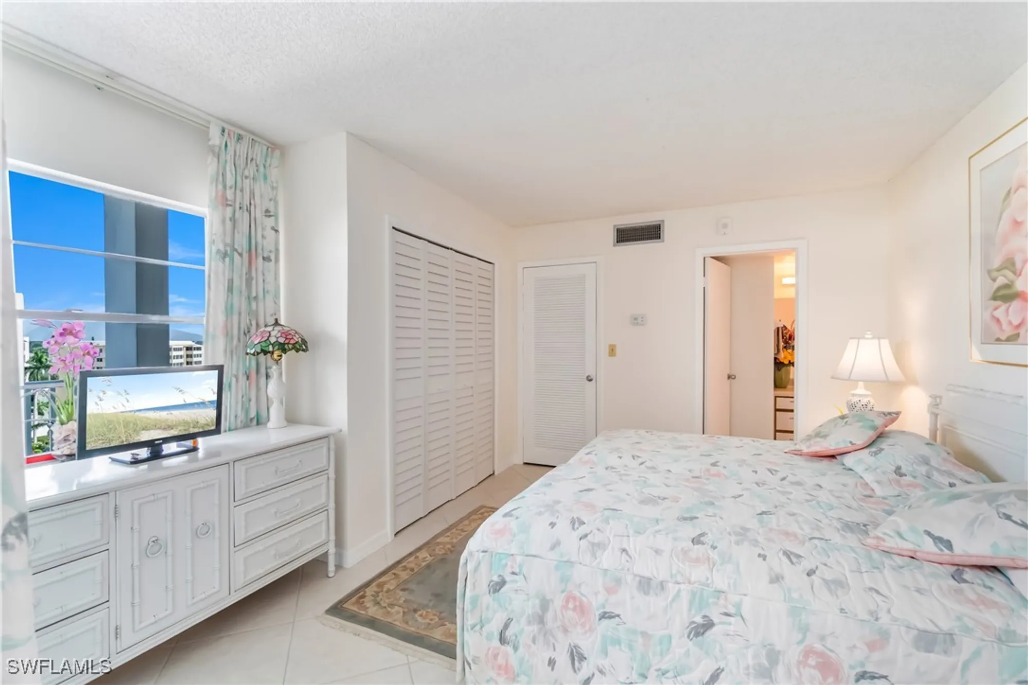 Property Slideshow image 9 of 24 | 3443 gulf shore blvd 812, Naples, FL, 34103