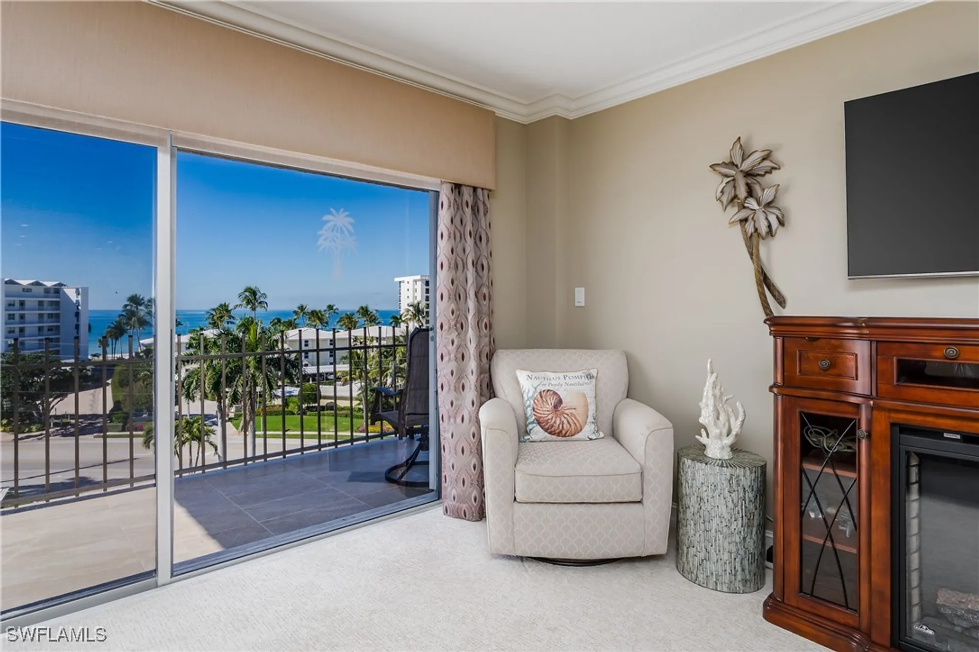 Property Slideshow image 16 of 50 | 2150 gulf shore blvd 609, Naples, FL, 34102