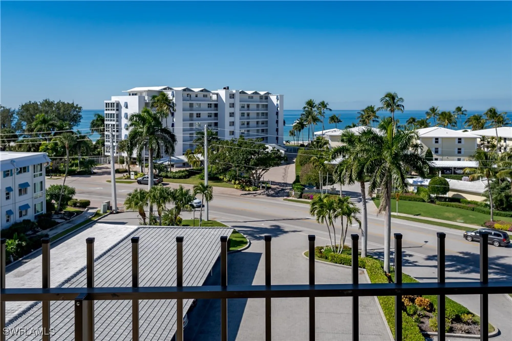 Property Slideshow image 10 of 50 | 2150 gulf shore blvd 609, Naples, FL, 34102