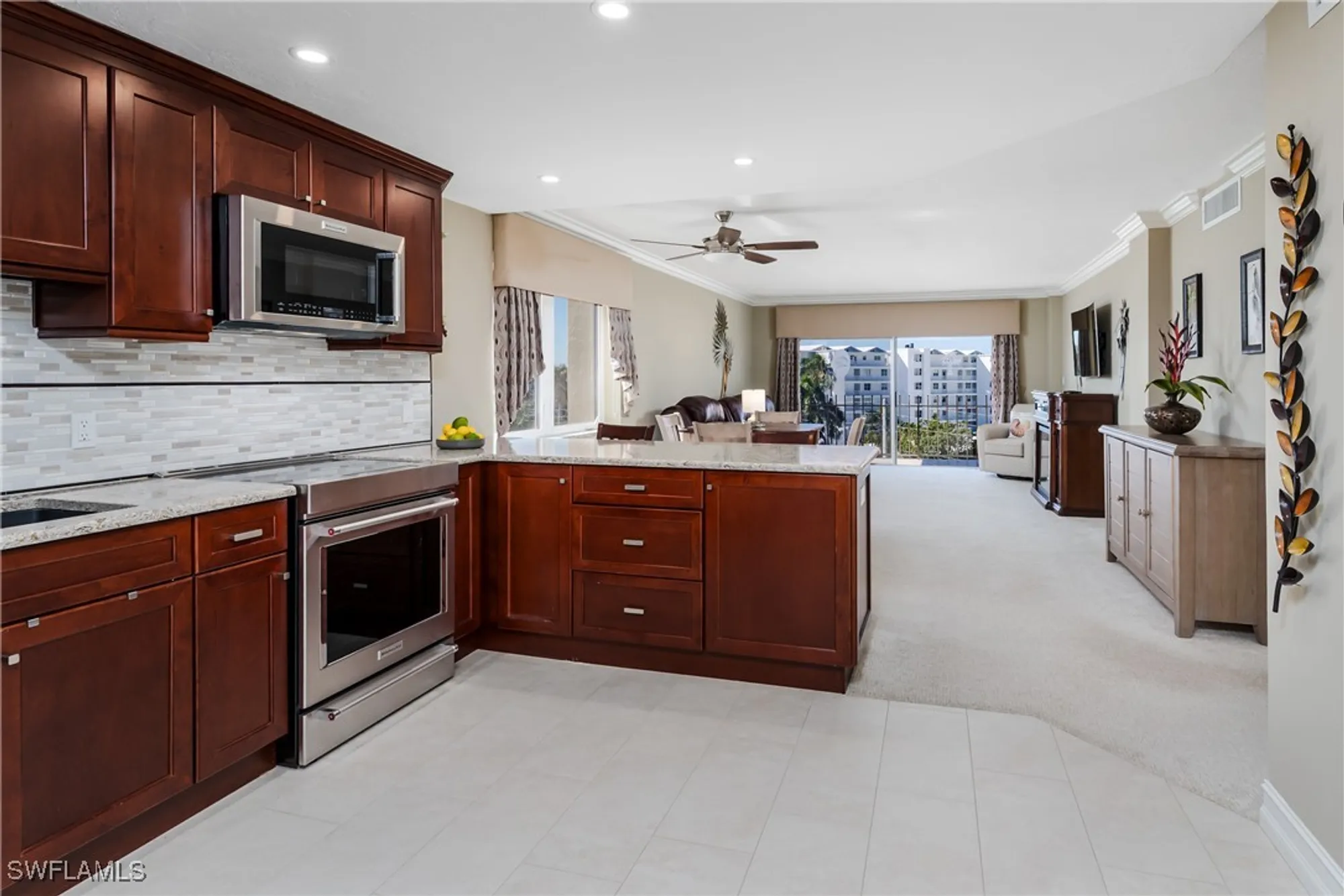 Property Slideshow image 11 of 50 | 2150 gulf shore blvd 609, Naples, FL, 34102