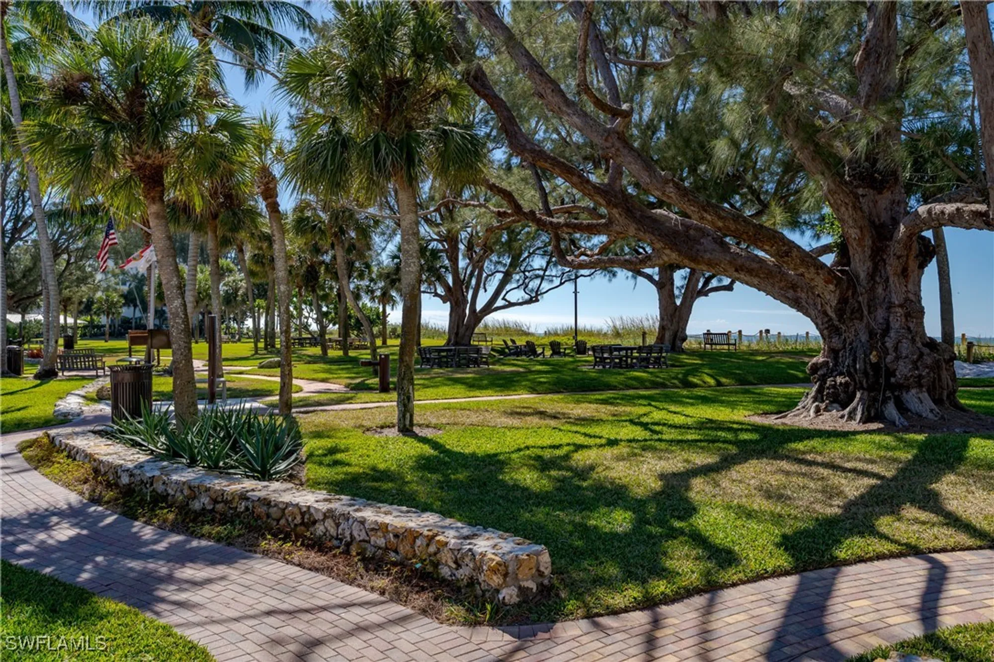 Property Slideshow image 34 of 50 | 2150 gulf shore blvd 609, Naples, FL, 34102