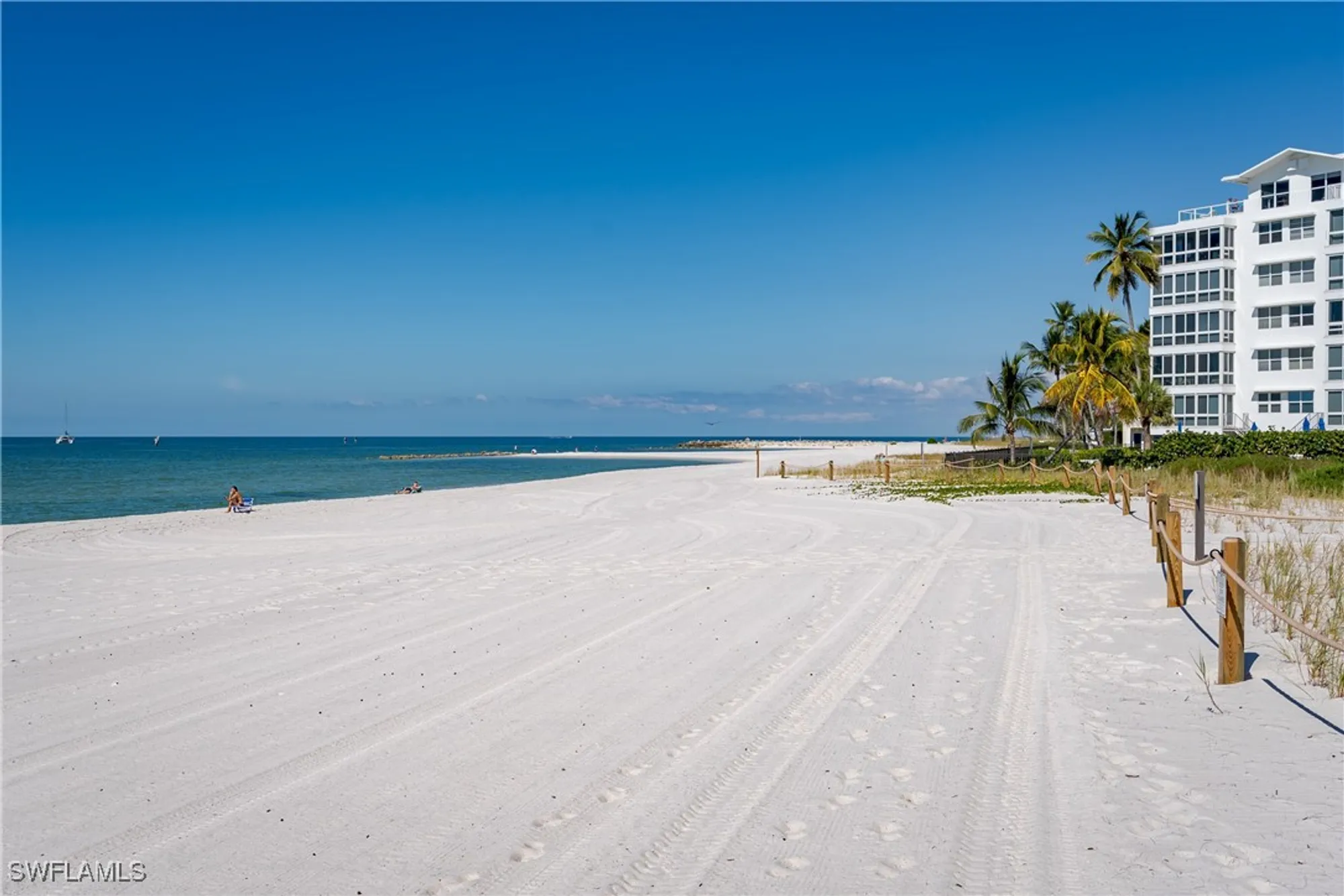 Property Slideshow image 38 of 50 | 2150 gulf shore blvd 609, Naples, FL, 34102