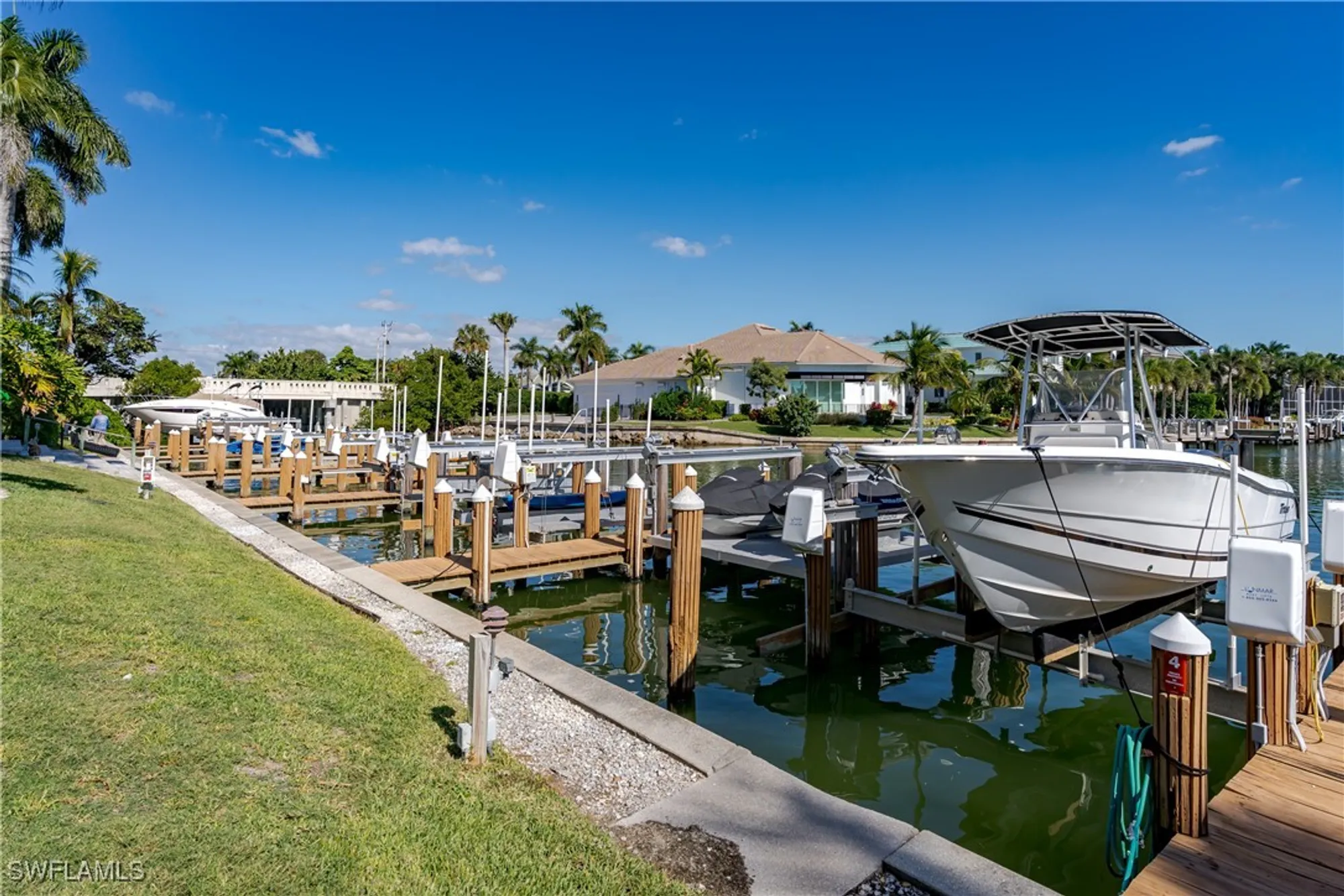 Property Slideshow image 32 of 50 | 2150 gulf shore blvd 609, Naples, FL, 34102