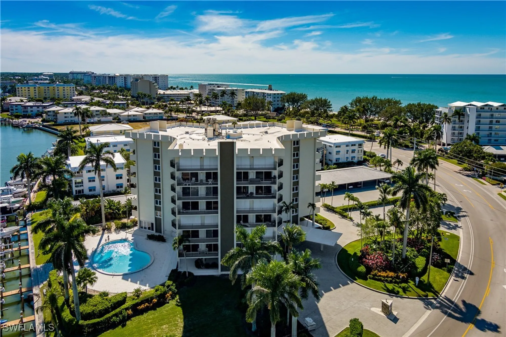 Property Slideshow image 5 of 50 | 2150 gulf shore blvd 609, Naples, FL, 34102