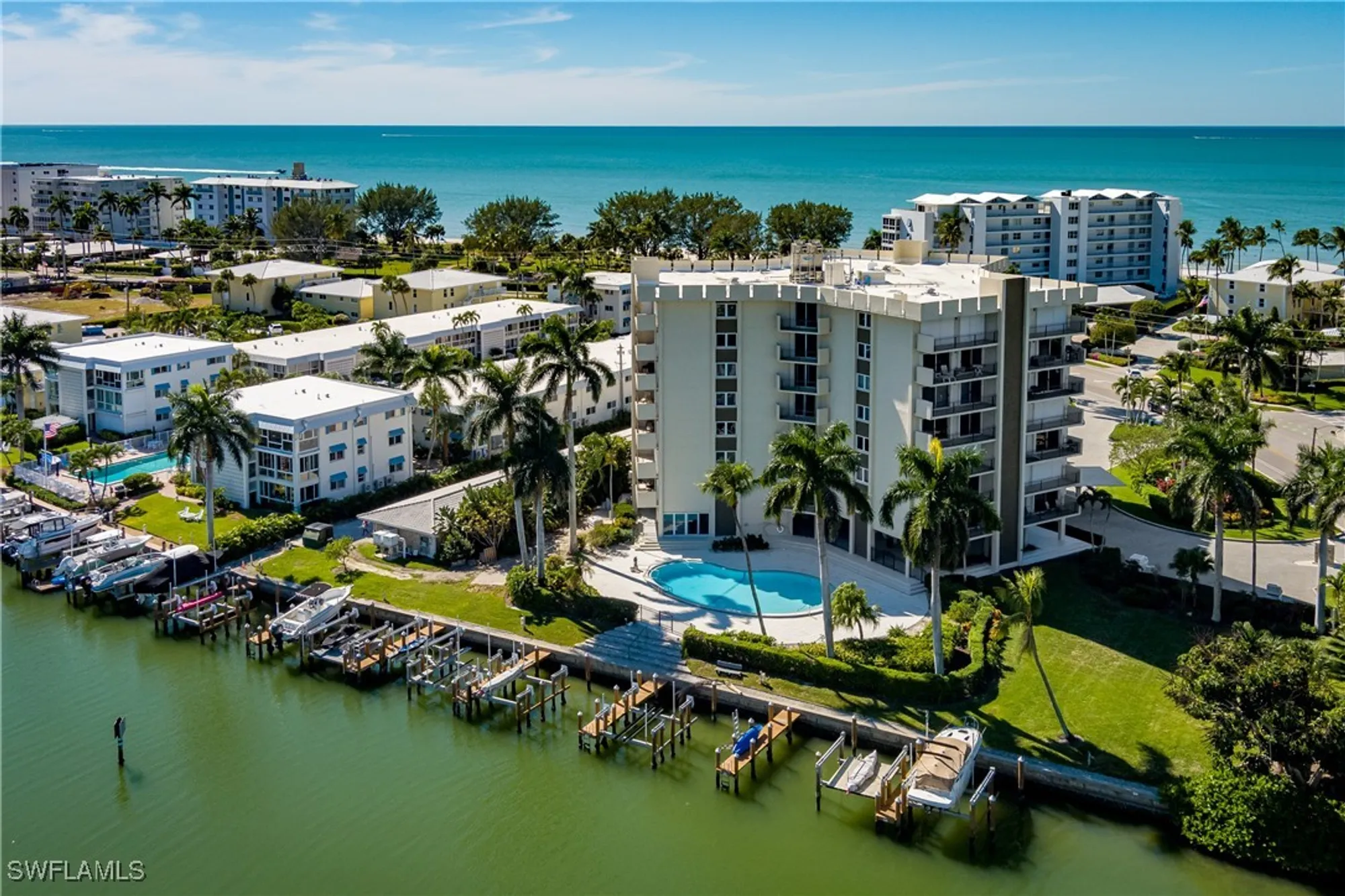 Property Slideshow image 6 of 50 | 2150 gulf shore blvd 609, Naples, FL, 34102