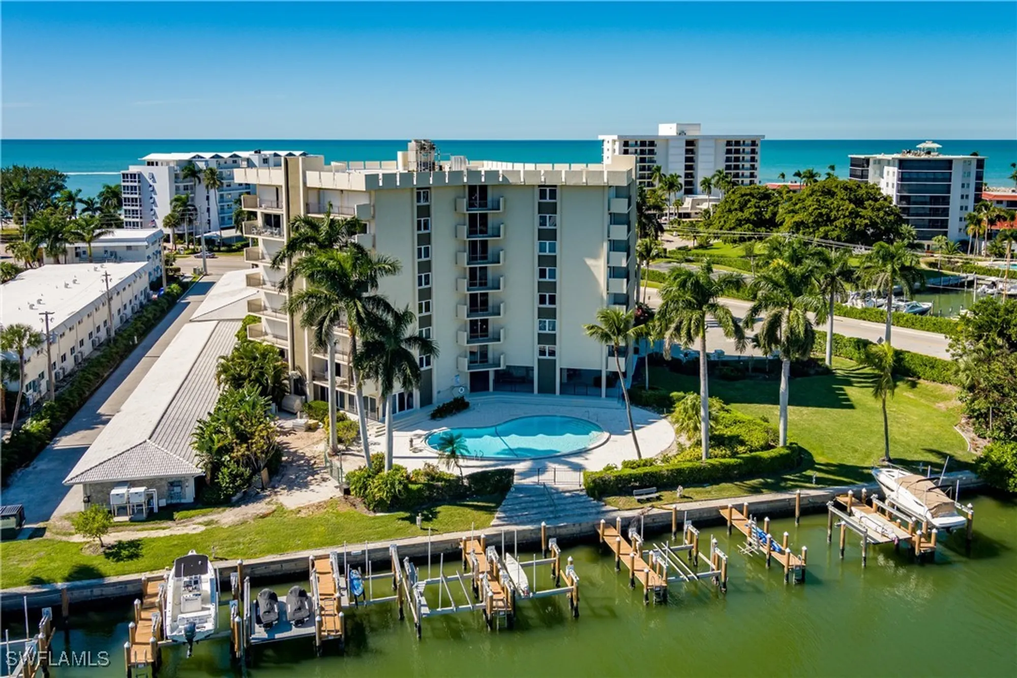 Property Slideshow image 7 of 50 | 2150 gulf shore blvd 609, Naples, FL, 34102