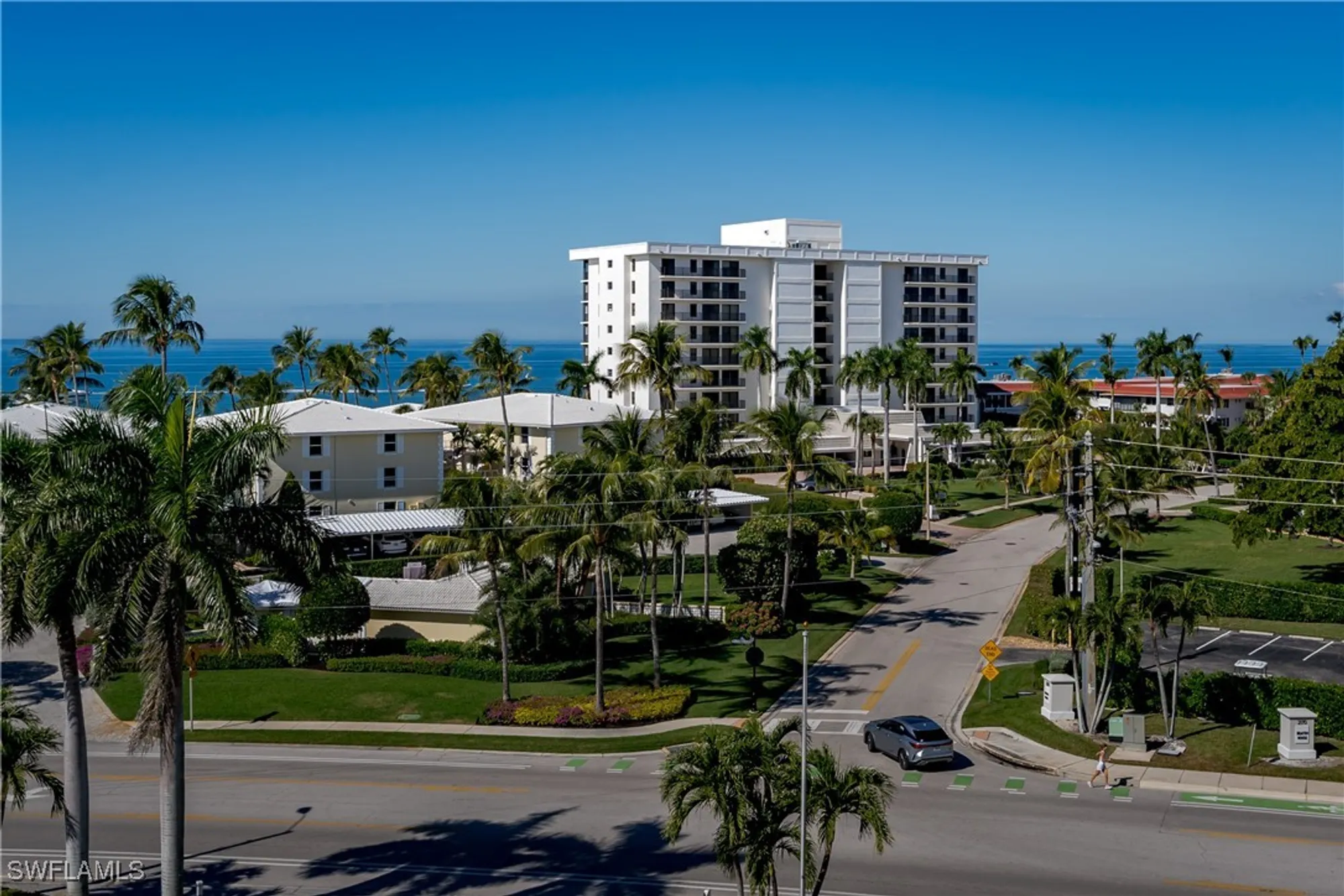 Property Slideshow image 9 of 50 | 2150 gulf shore blvd 609, Naples, FL, 34102