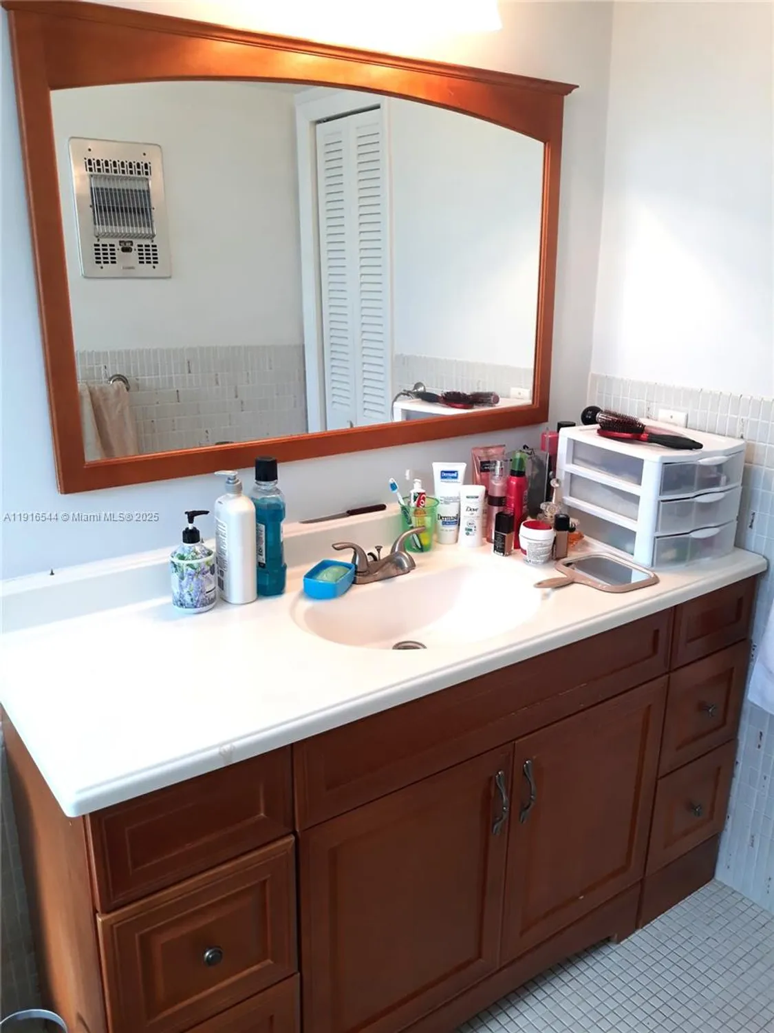 Property Slideshow image 14 of 19 | 215 se 3rd ave 407a, Hallandale Beach, FL, 33009