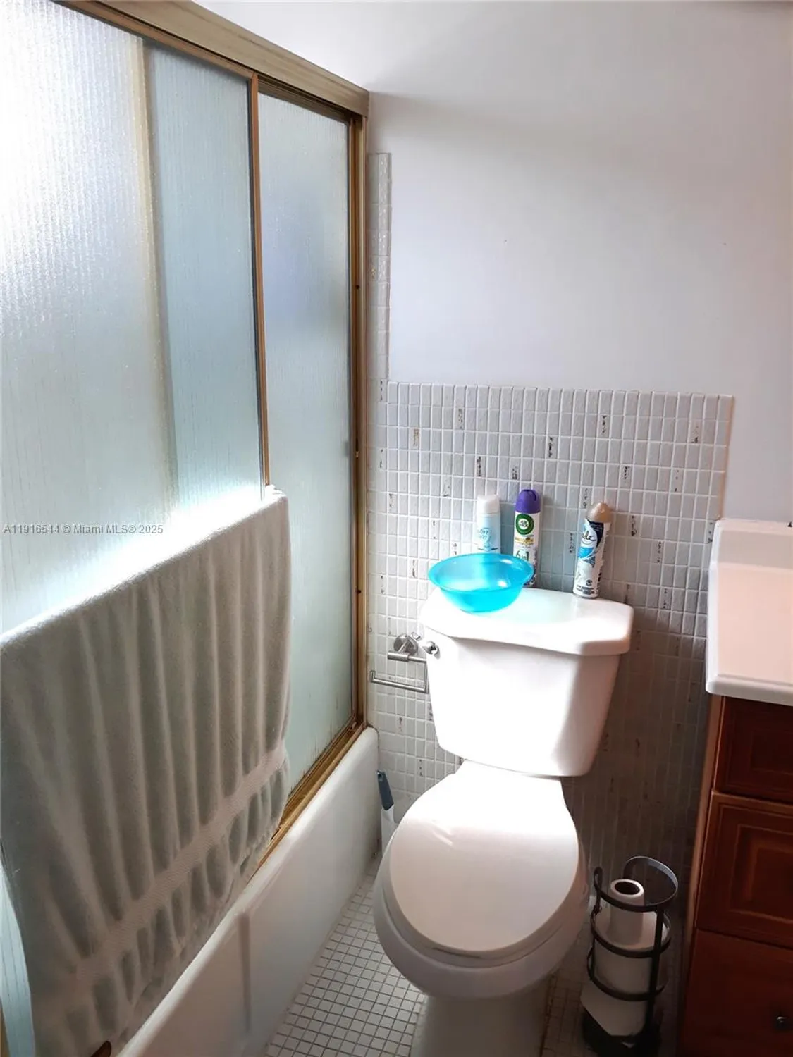 Property Slideshow image 15 of 19 | 215 se 3rd ave 407a, Hallandale Beach, FL, 33009