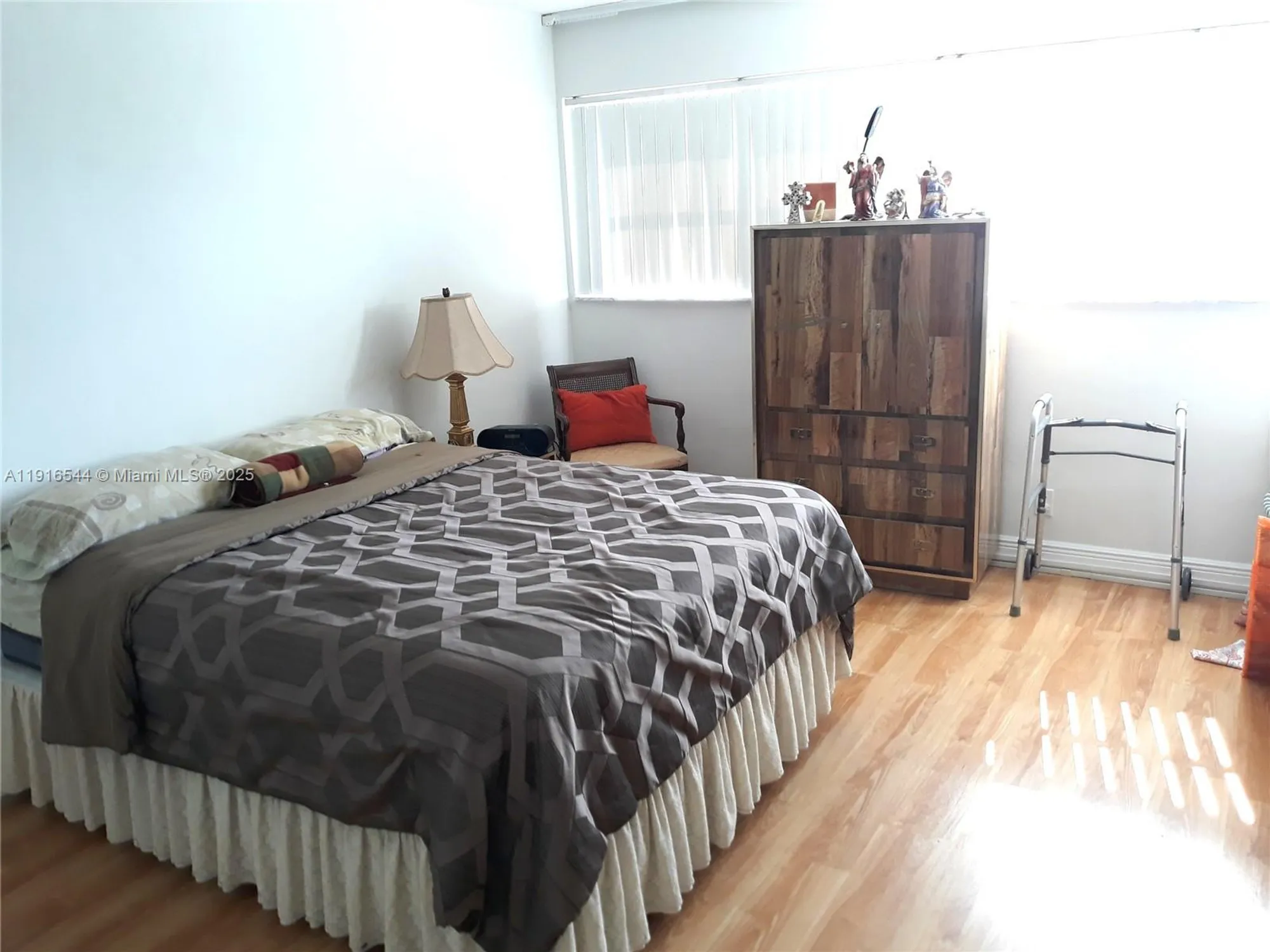 Property Slideshow image 12 of 19 | 215 se 3rd ave 407a, Hallandale Beach, FL, 33009