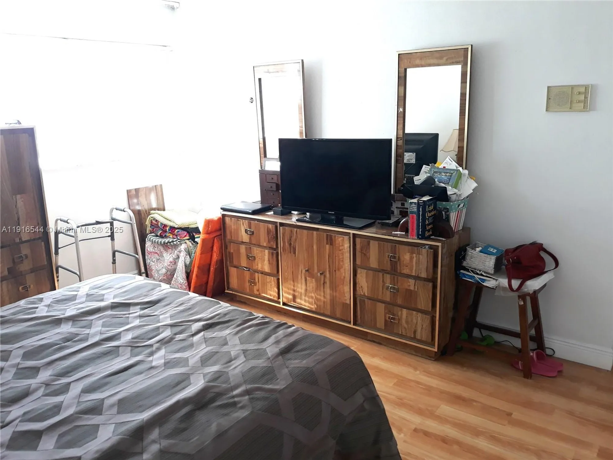 Property Slideshow image 13 of 19 | 215 se 3rd ave 407a, Hallandale Beach, FL, 33009