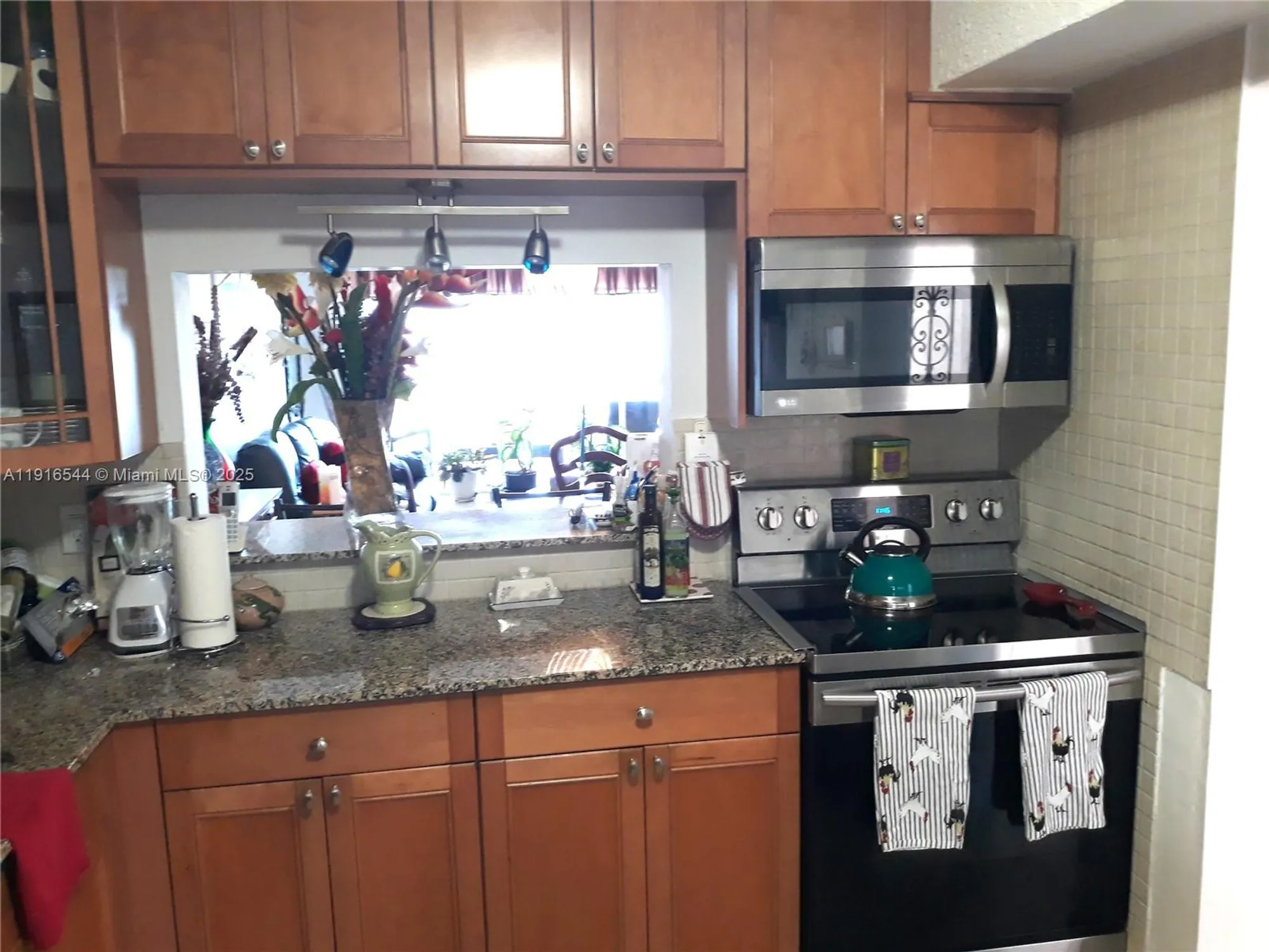 Property Slideshow image 3 of 19 | 215 se 3rd ave 407a, Hallandale Beach, FL, 33009