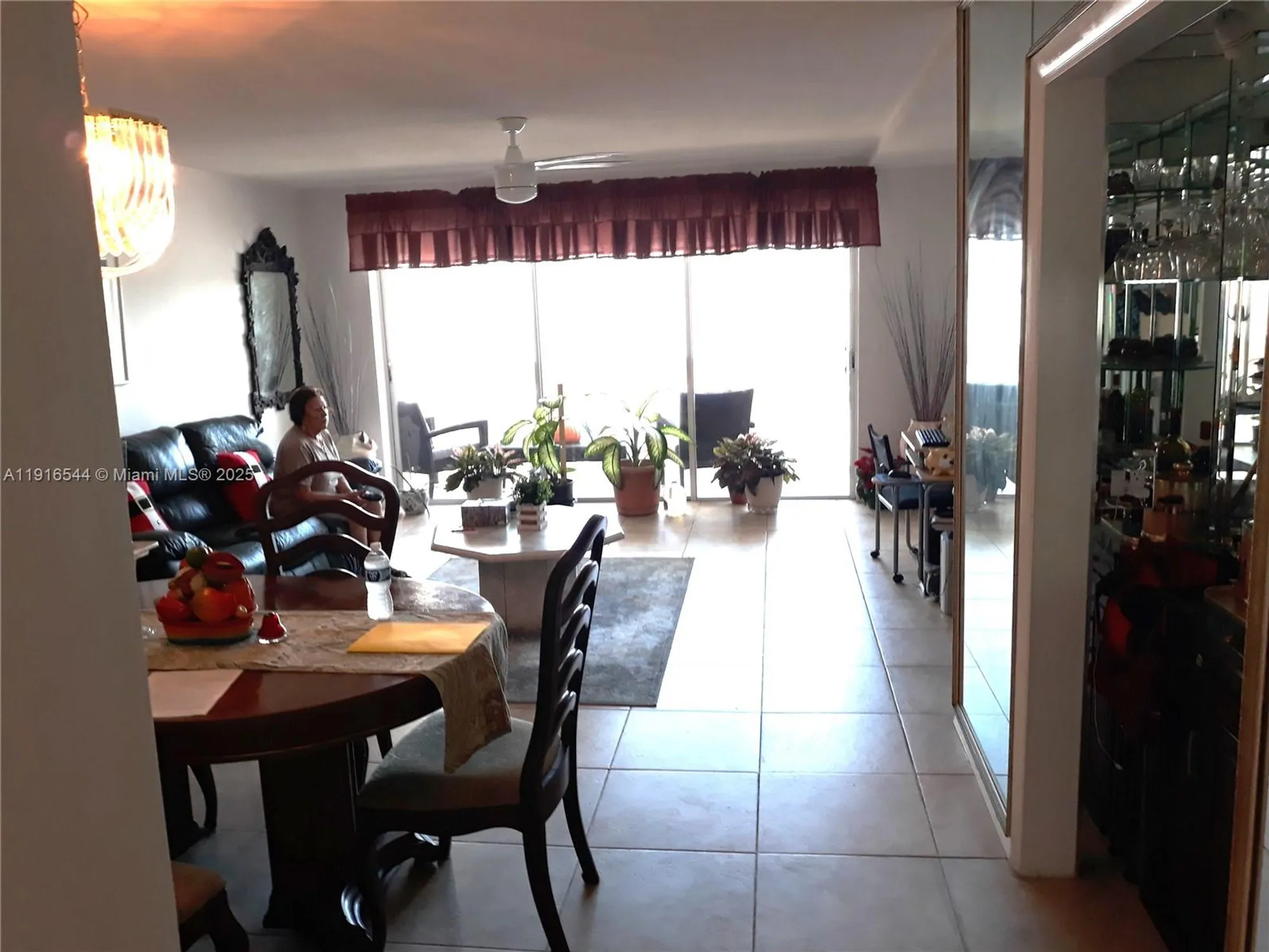 Property Slideshow image 5 of 19 | 215 se 3rd ave 407a, Hallandale Beach, FL, 33009