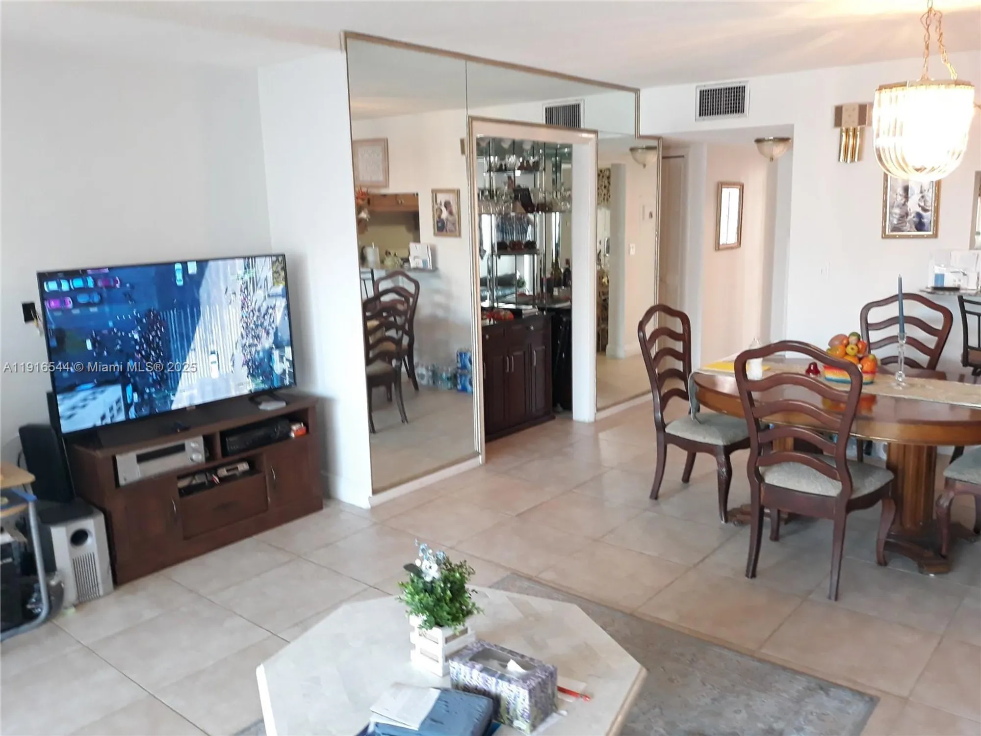 Property Slideshow image 8 of 19 | 215 se 3rd ave 407a, Hallandale Beach, FL, 33009