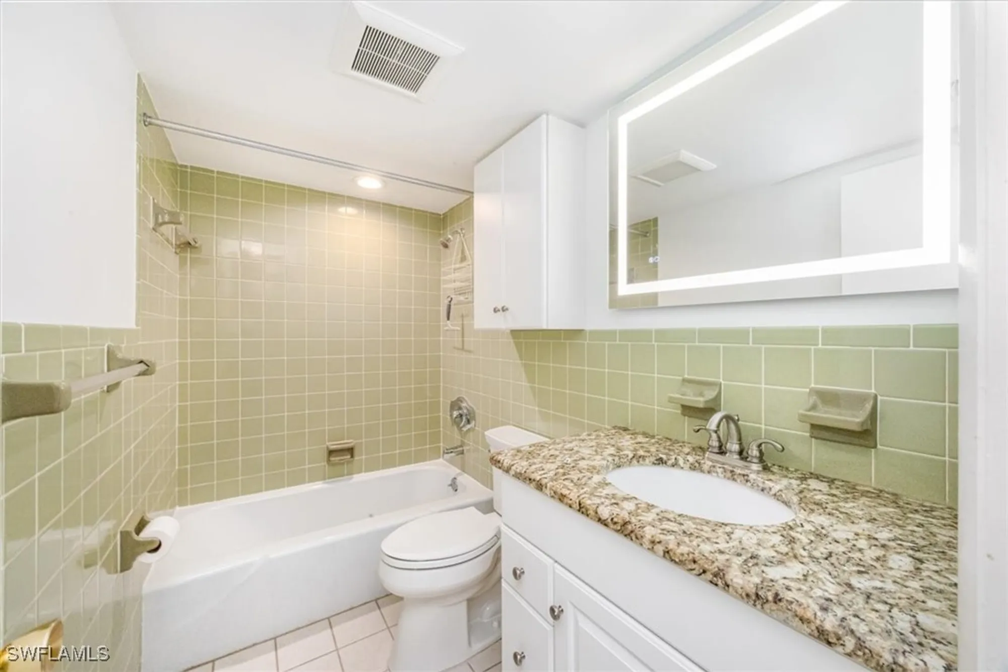 Property Slideshow image 17 of 21 | 3030 binnacle dr 307, Naples, FL, 34103