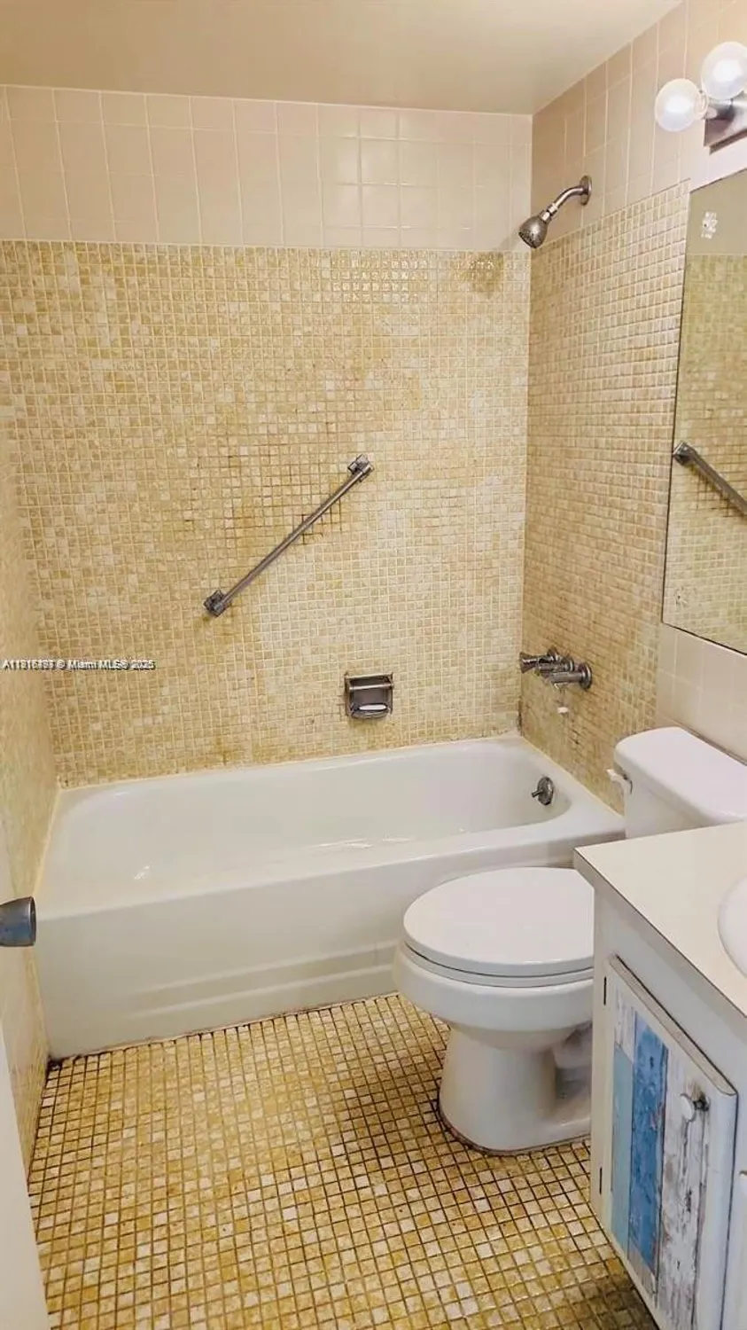 Property Slideshow image 7 of 11 | 119 salisbury e, West Palm Beach, FL, 33417