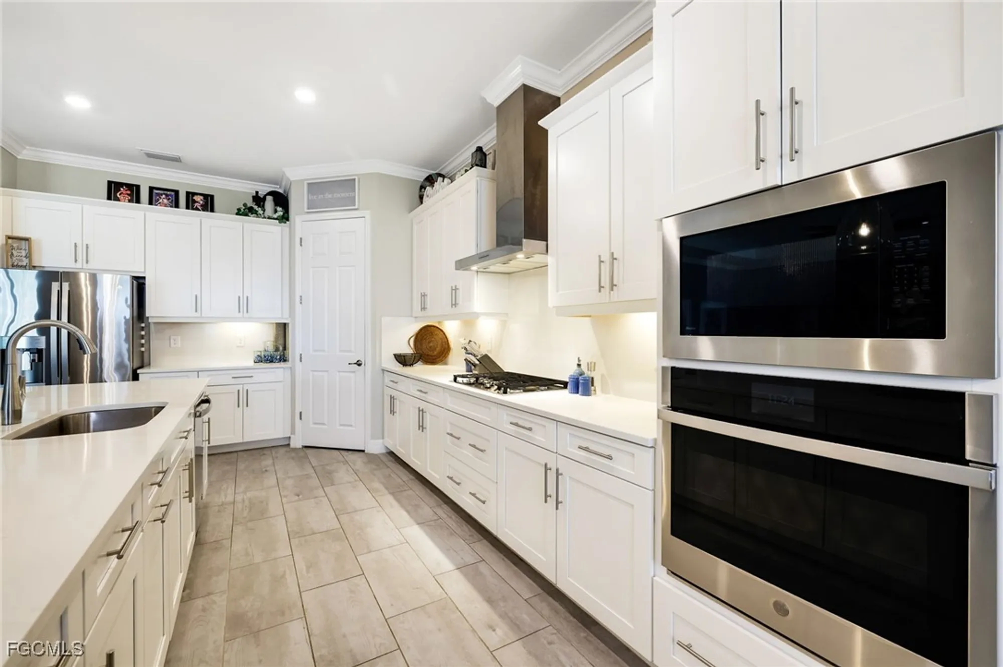 Property Slideshow image 11 of 46 | 13424 blue bay cir, Fort Myers, FL, 33913