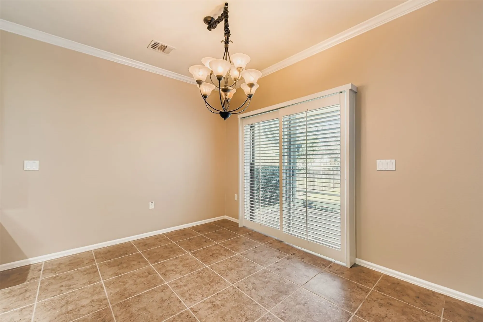 Property Slideshow image 10 of 22 | 723 independence creek ln, Georgetown, TX, 78633