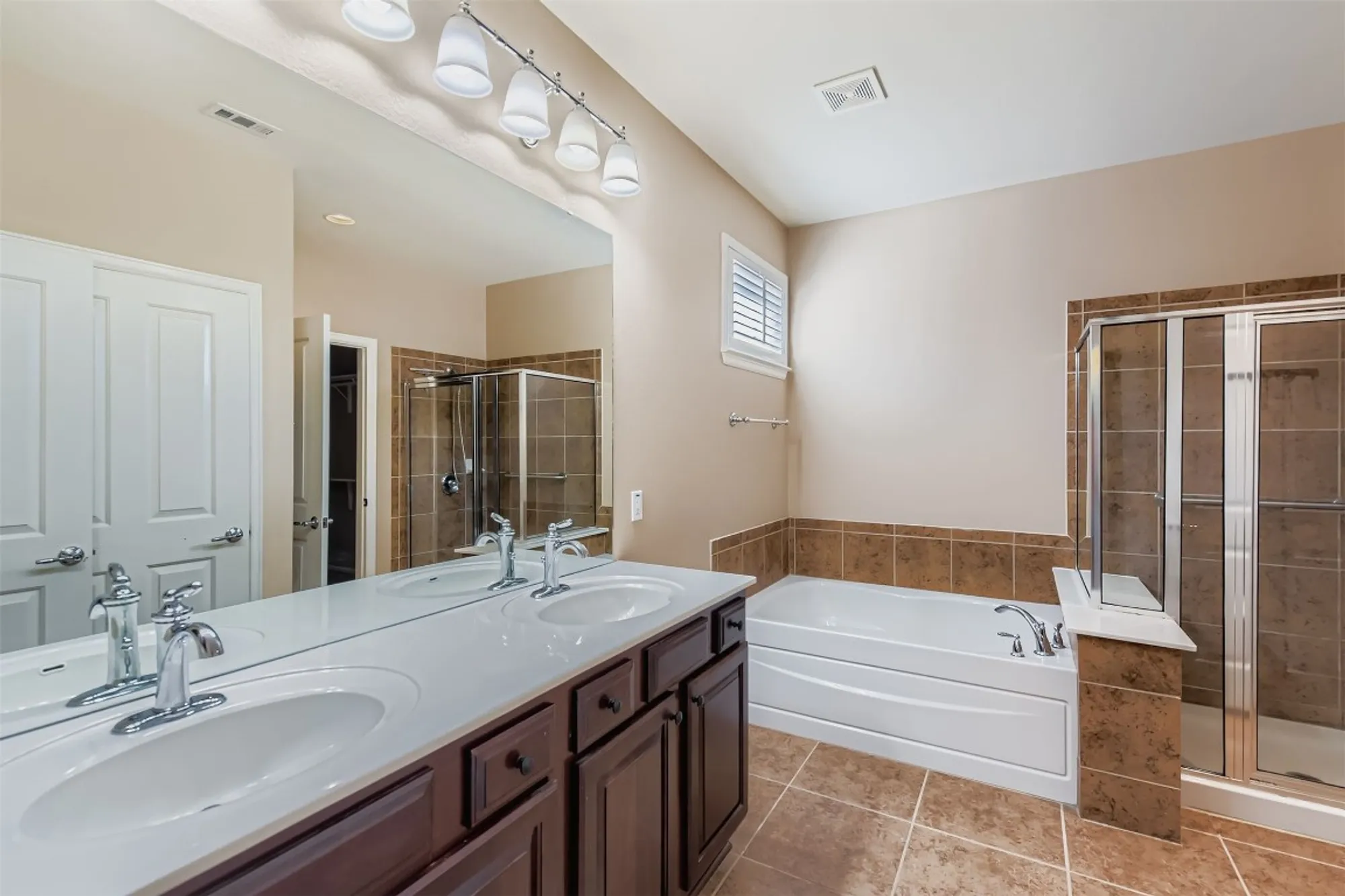 Property Slideshow image 12 of 22 | 723 independence creek ln, Georgetown, TX, 78633