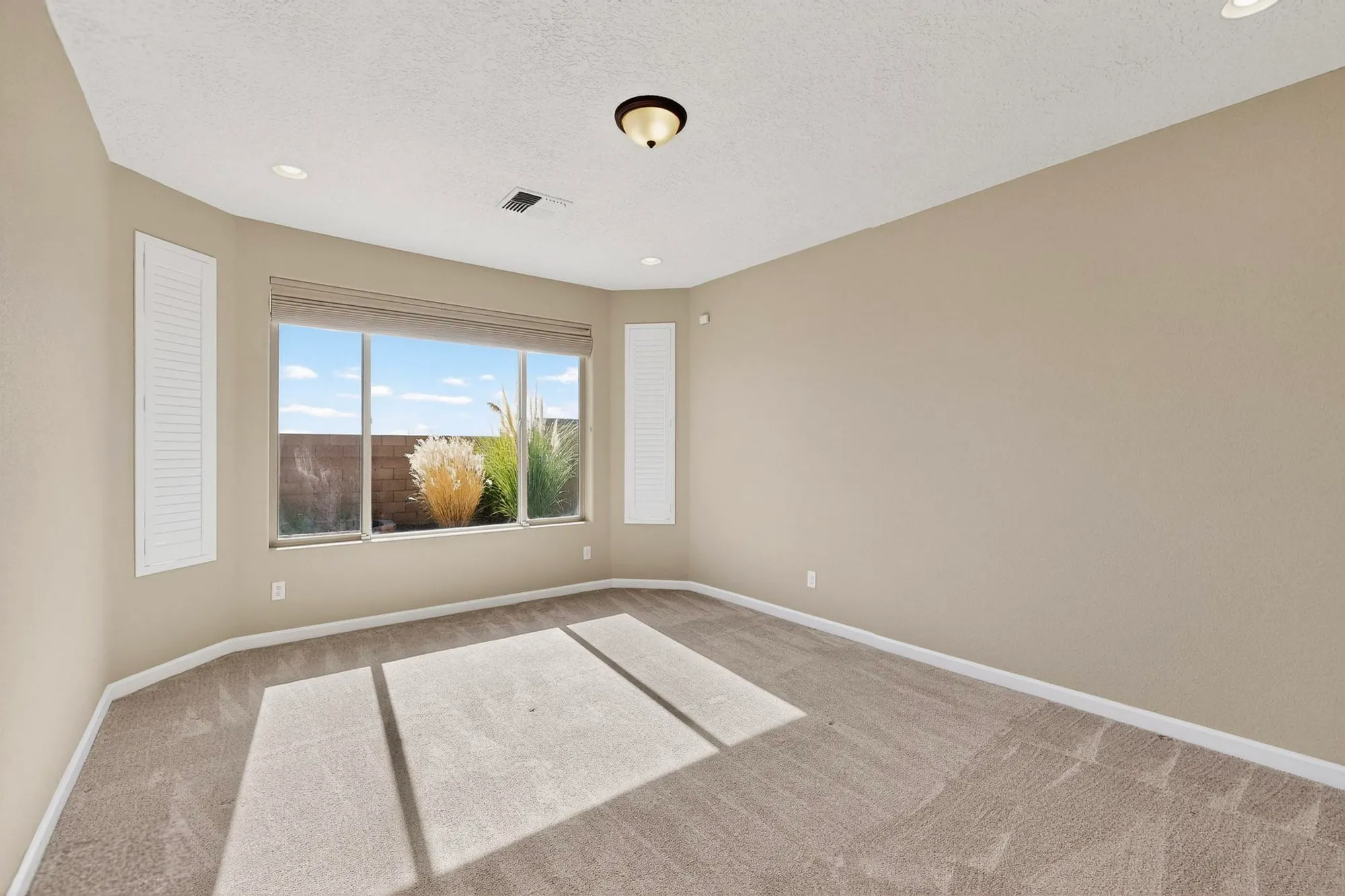 Property Slideshow image 16 of 39 | 9324 cougar creek ln nw, Albuquerque, NM, 87120