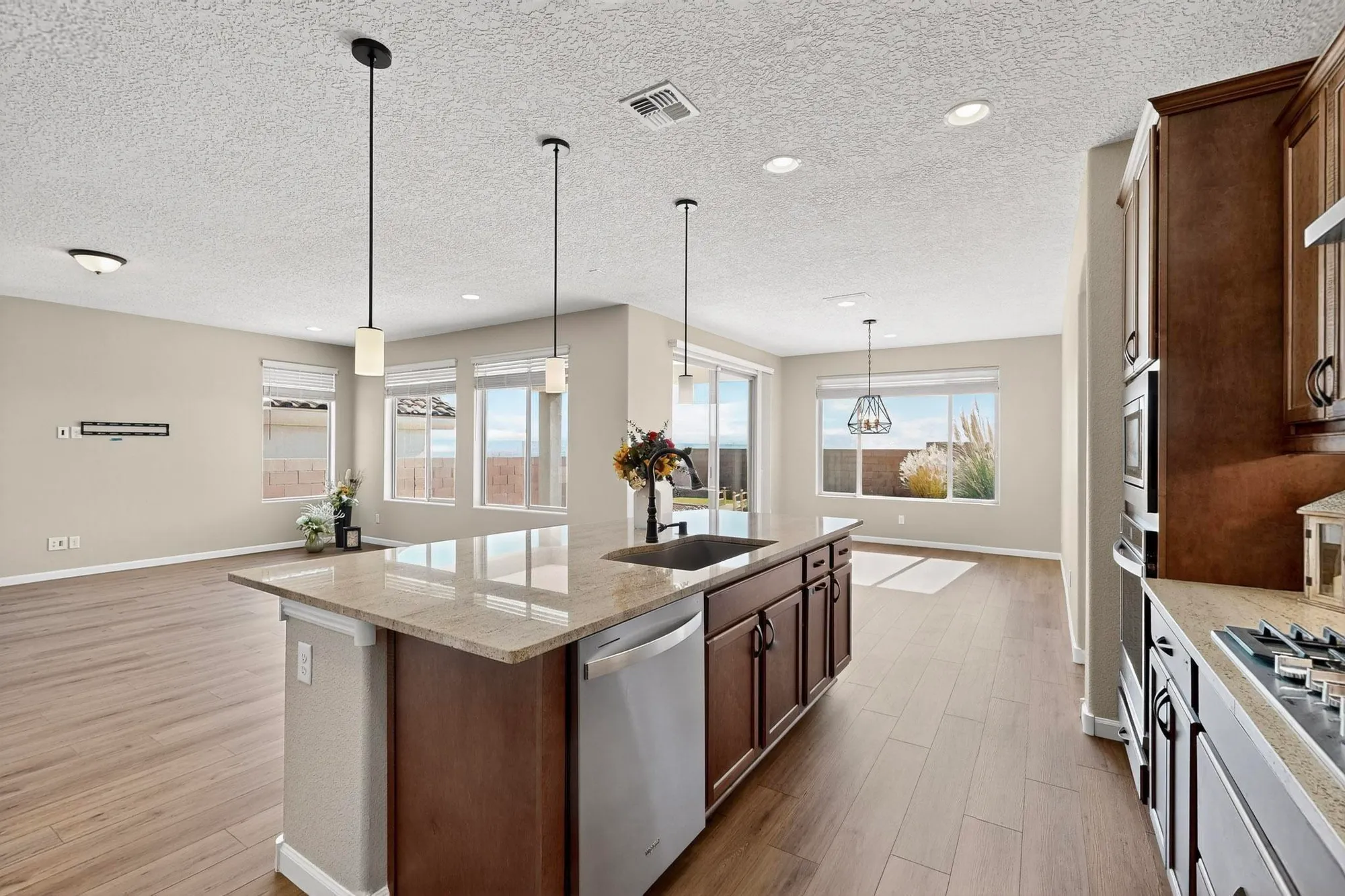 Property Slideshow image 13 of 39 | 9324 cougar creek ln nw, Albuquerque, NM, 87120