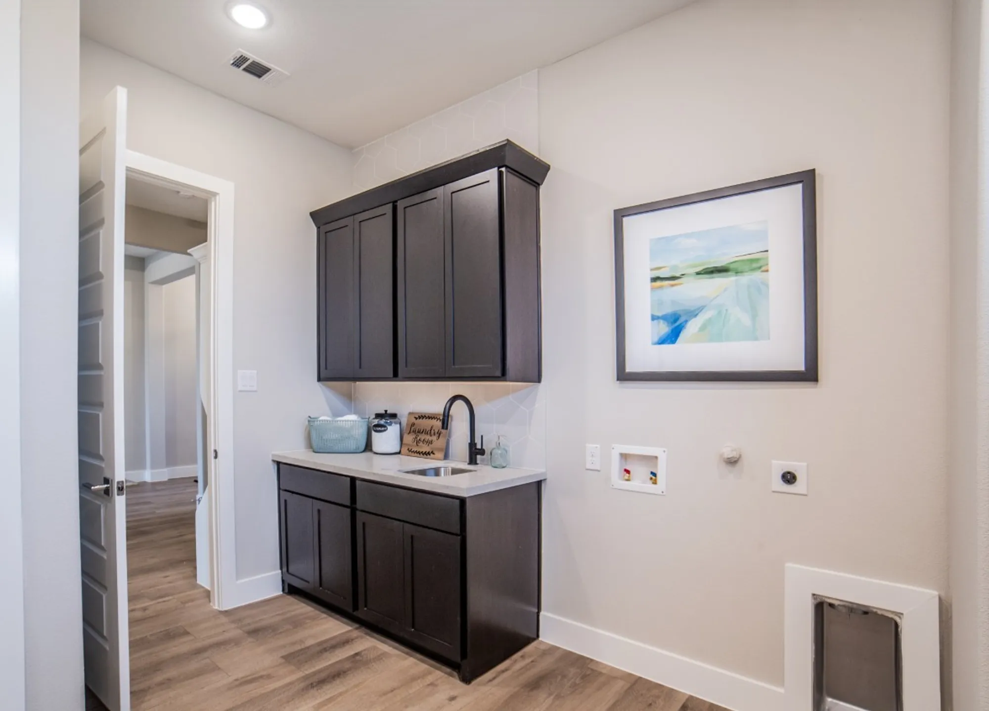 Property Slideshow image 9 of 10 | 2504 ventura blvd, Mansfield, TX, 76063