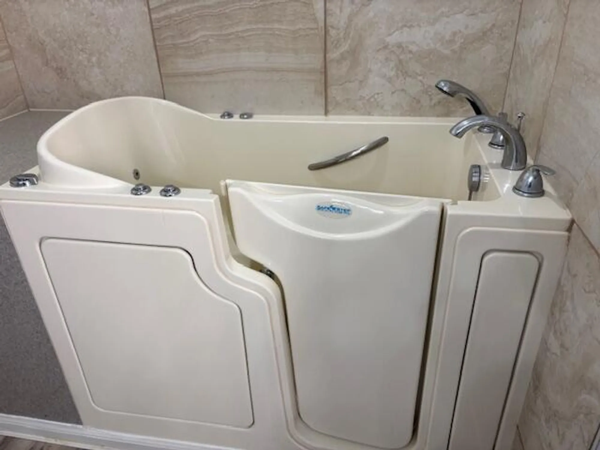 Property Slideshow image 15 of 33 | 1301 rio rancho dr b, Rio Rancho, NM, 87124