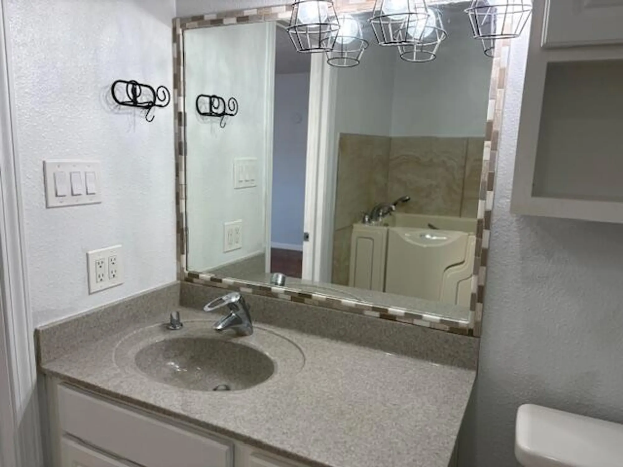 Property Slideshow image 16 of 33 | 1301 rio rancho dr b, Rio Rancho, NM, 87124