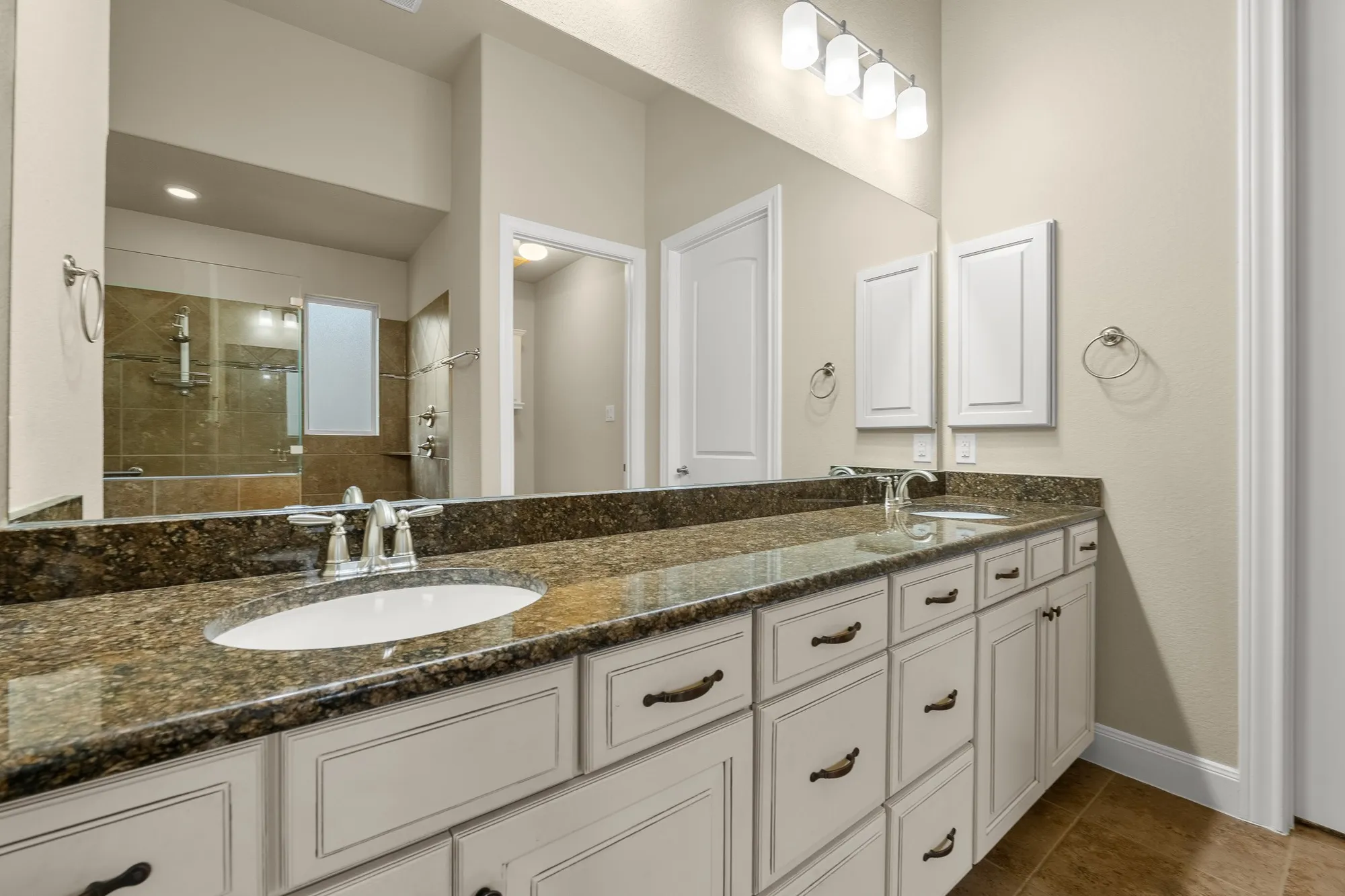 Property Slideshow image 15 of 37 | 202 foxglove ln, Montgomery, TX, 77316