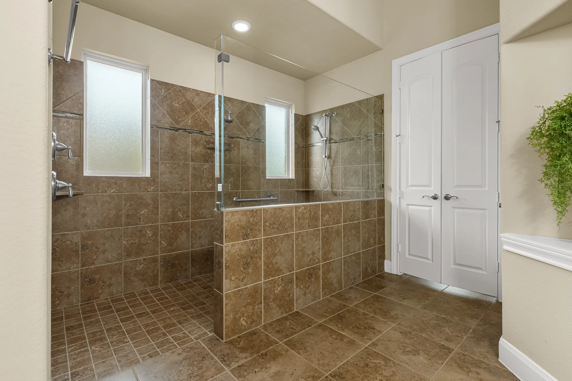 Property Slideshow image 16 of 37 | 202 foxglove ln, Montgomery, TX, 77316