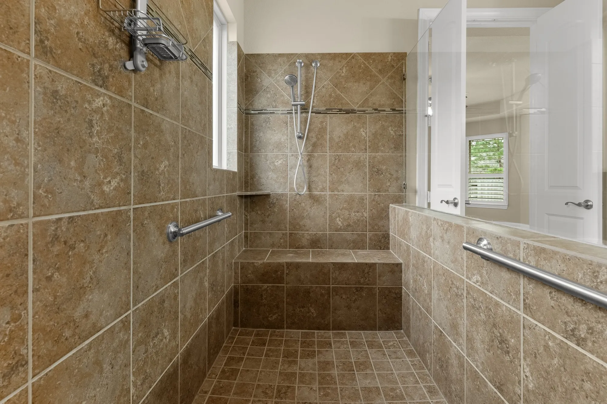 Property Slideshow image 17 of 37 | 202 foxglove ln, Montgomery, TX, 77316