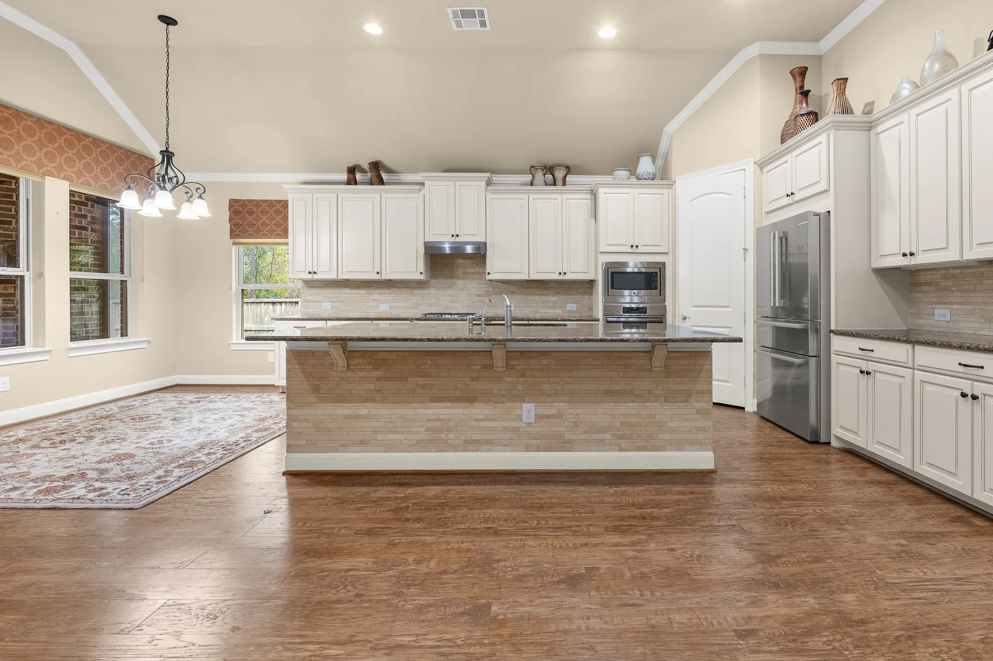 Property Slideshow image 10 of 37 | 202 foxglove ln, Montgomery, TX, 77316