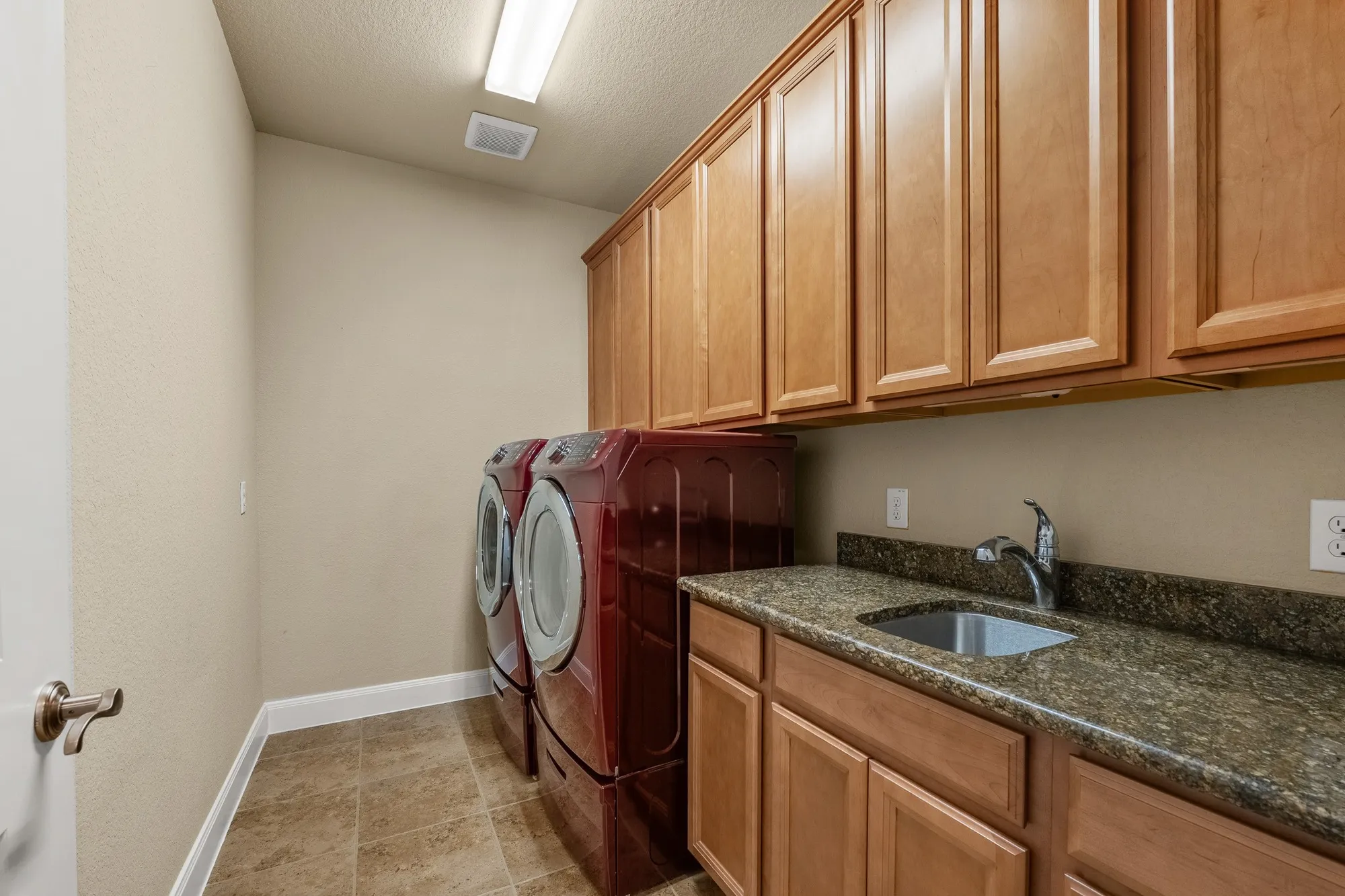 Property Slideshow image 25 of 37 | 202 foxglove ln, Montgomery, TX, 77316