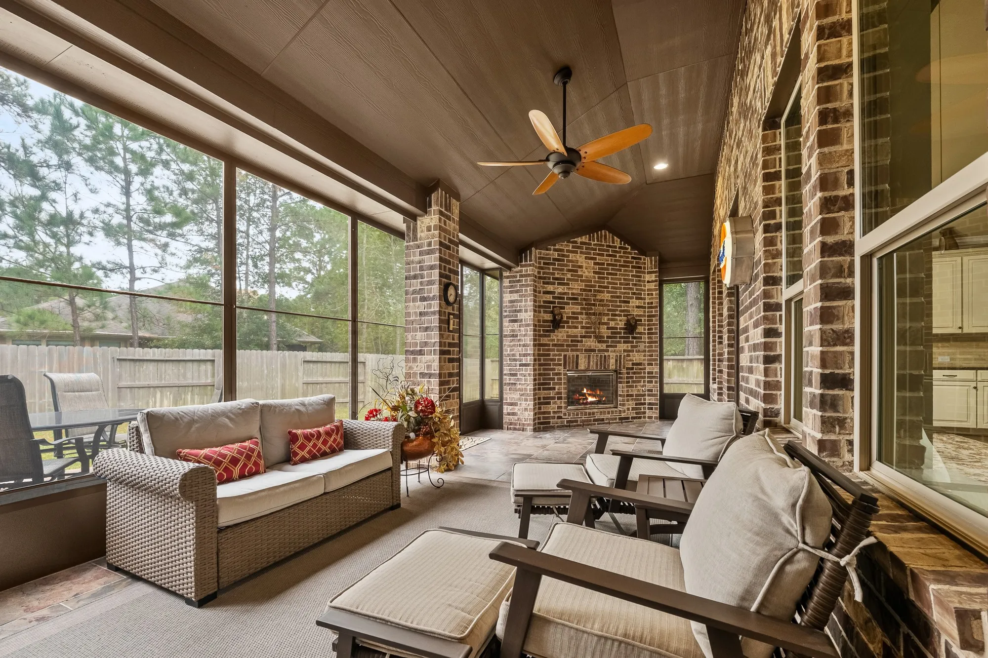Property Slideshow image 26 of 37 | 202 foxglove ln, Montgomery, TX, 77316