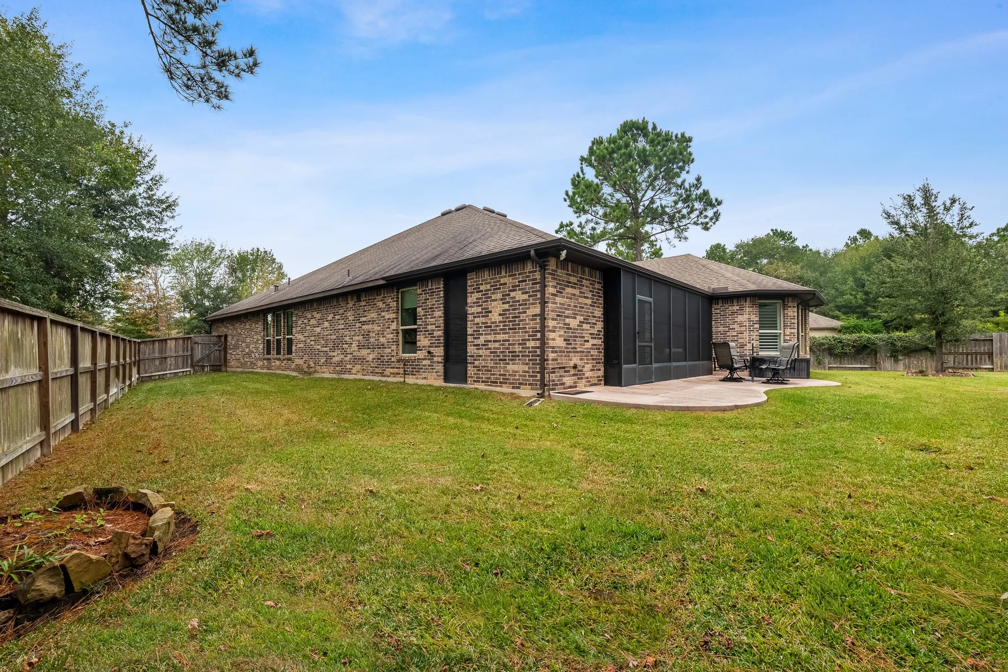 Property Slideshow image 29 of 37 | 202 foxglove ln, Montgomery, TX, 77316