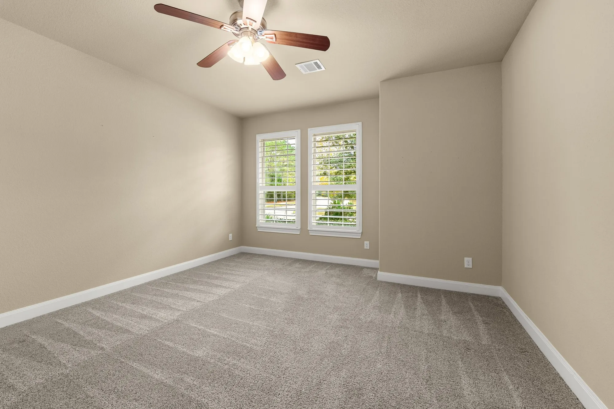 Property Slideshow image 21 of 37 | 202 foxglove ln, Montgomery, TX, 77316