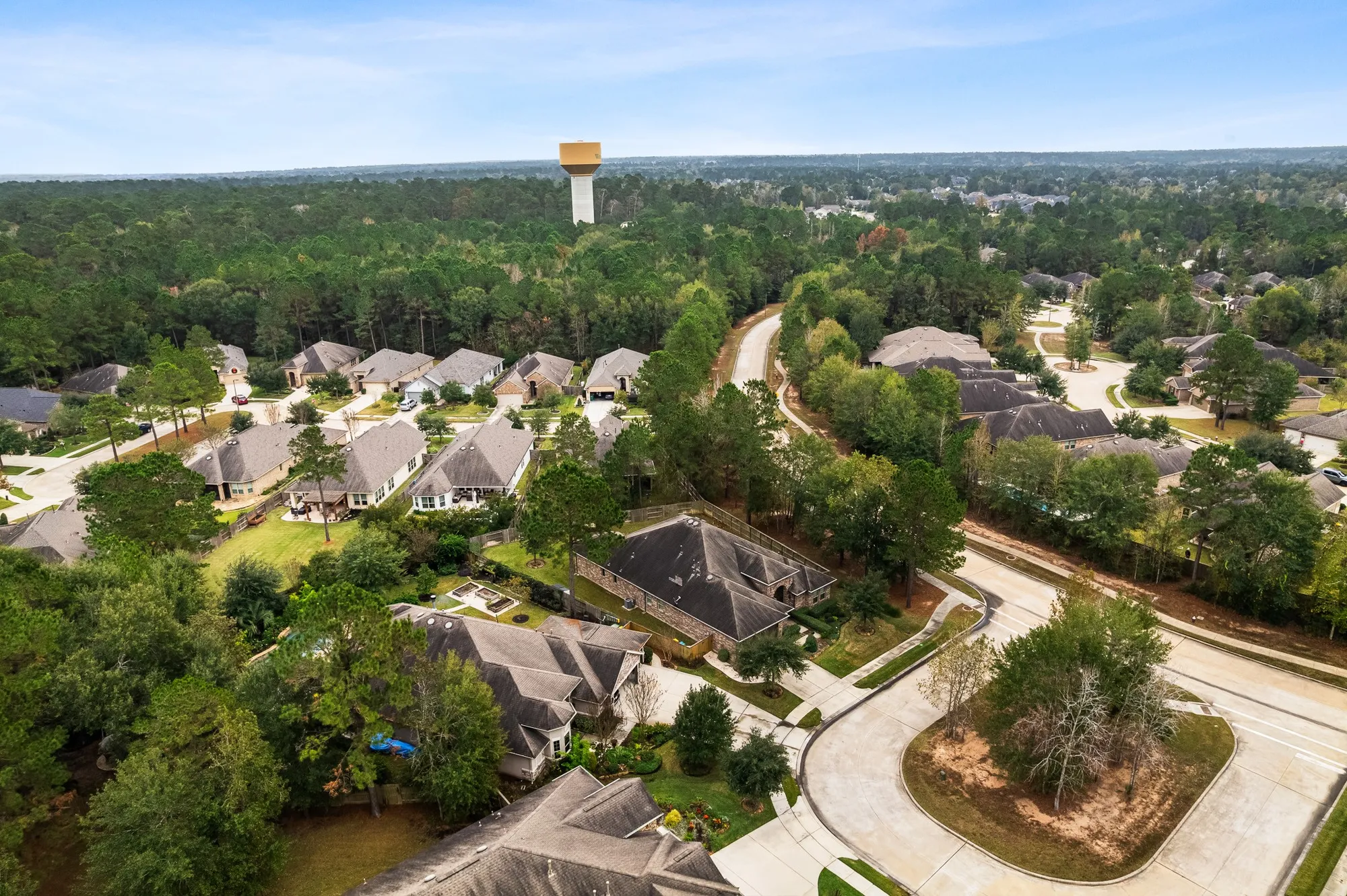 Property Slideshow image 33 of 37 | 202 foxglove ln, Montgomery, TX, 77316