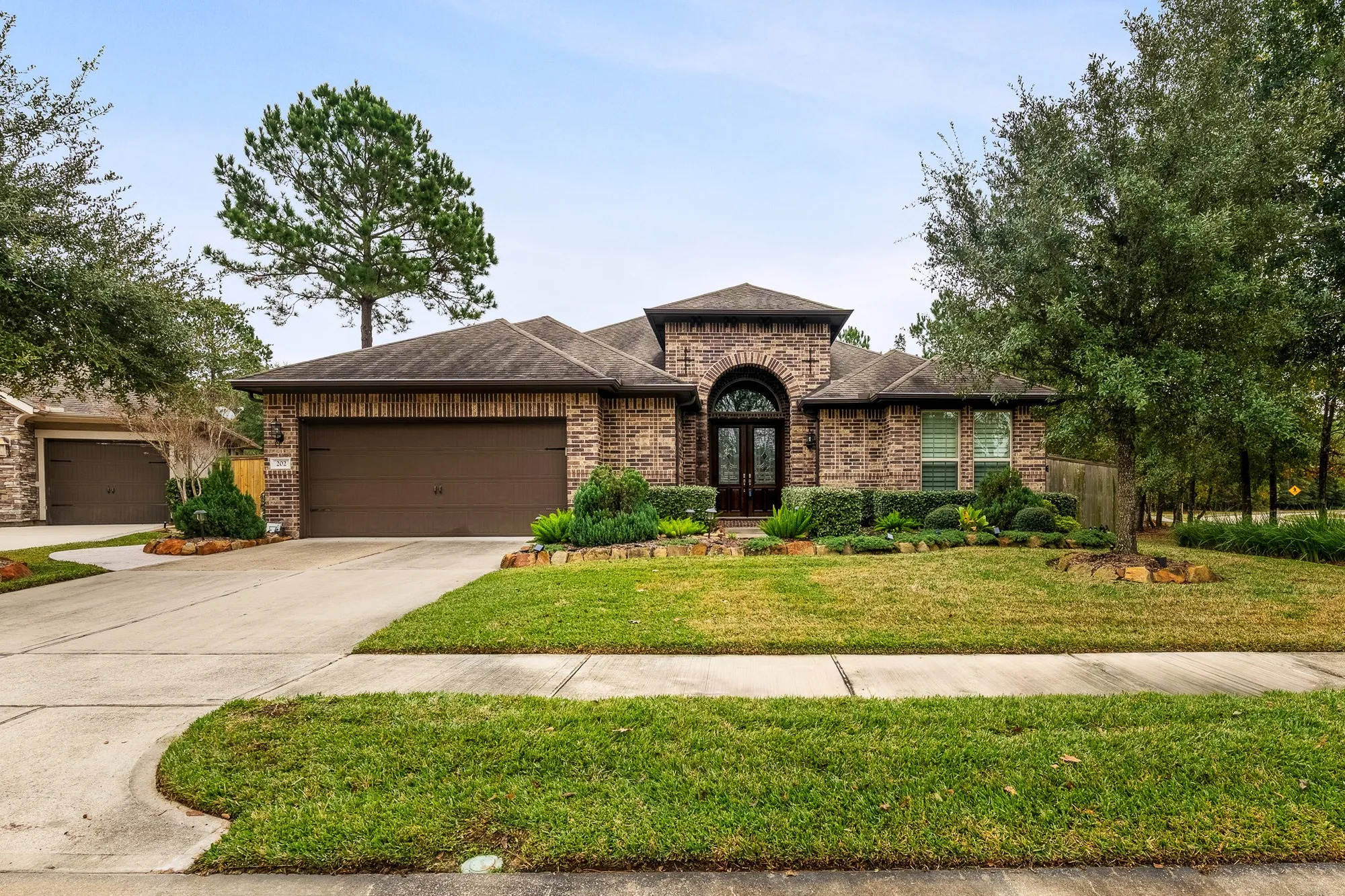 Property Slideshow image 4 of 37 | 202 foxglove ln, Montgomery, TX, 77316