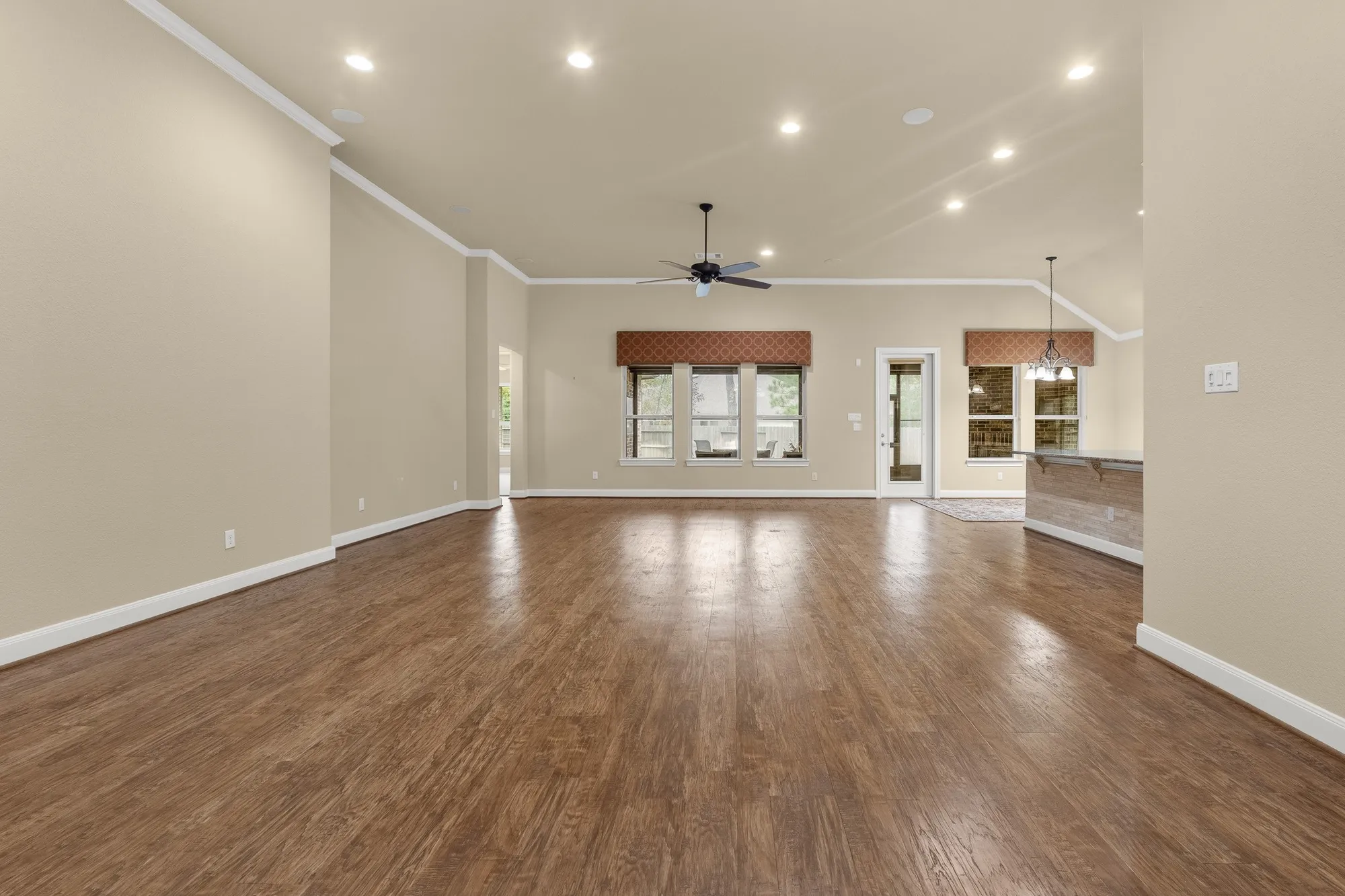 Property Slideshow image 8 of 37 | 202 foxglove ln, Montgomery, TX, 77316