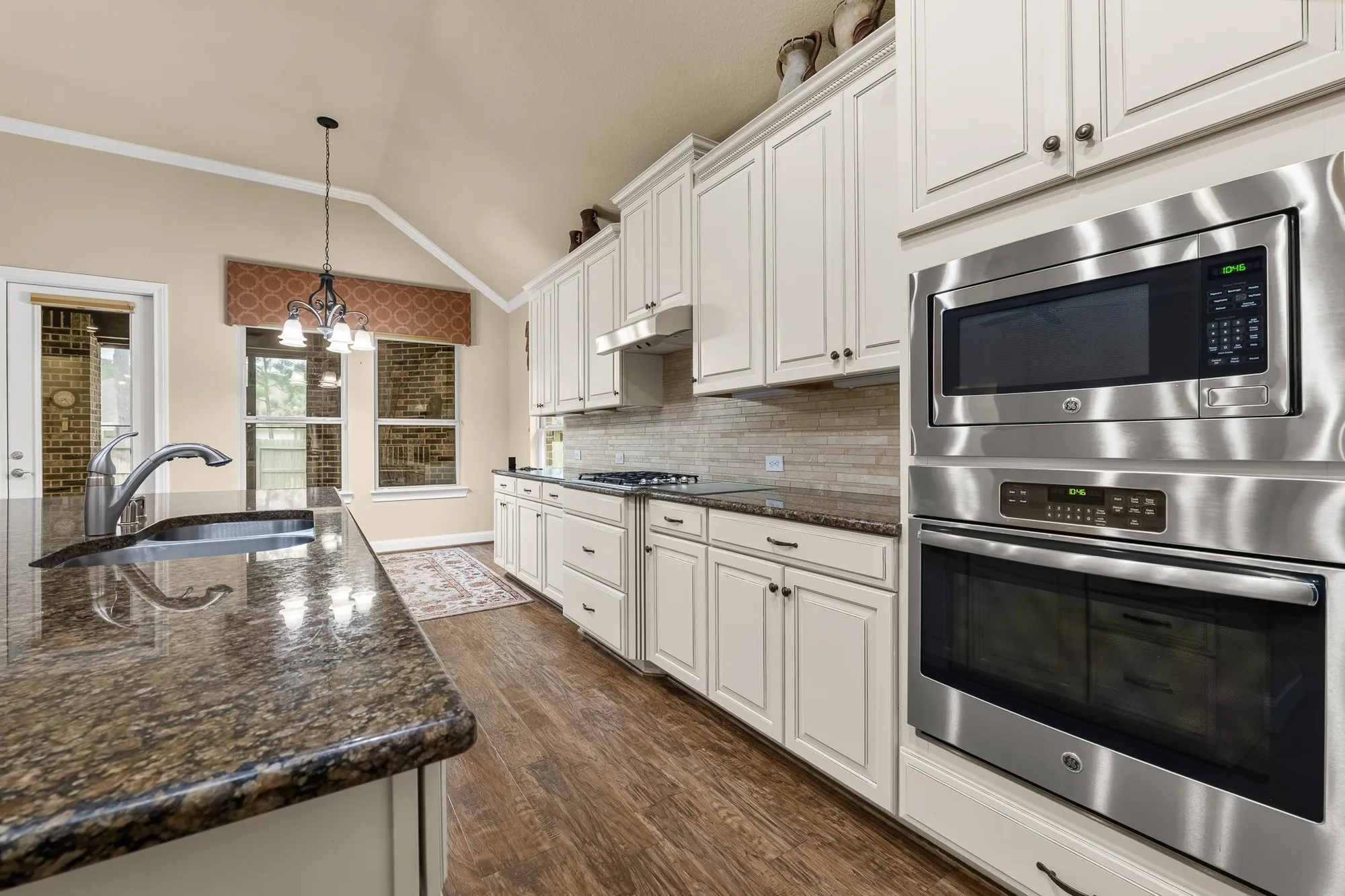 Property Slideshow image 9 of 37 | 202 foxglove ln, Montgomery, TX, 77316