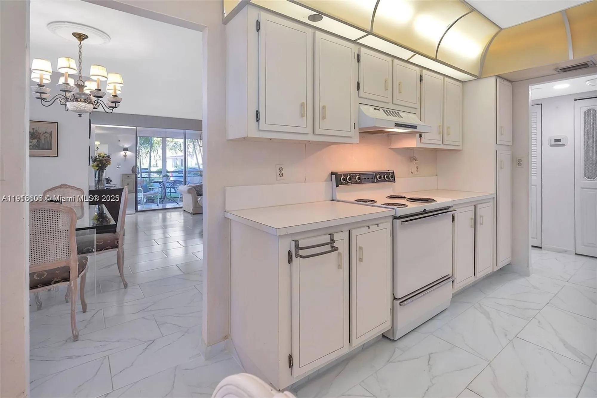 Property Slideshow image 14 of 37 | 1300 saint charles pl l12, Pembroke Pines, FL, 33026