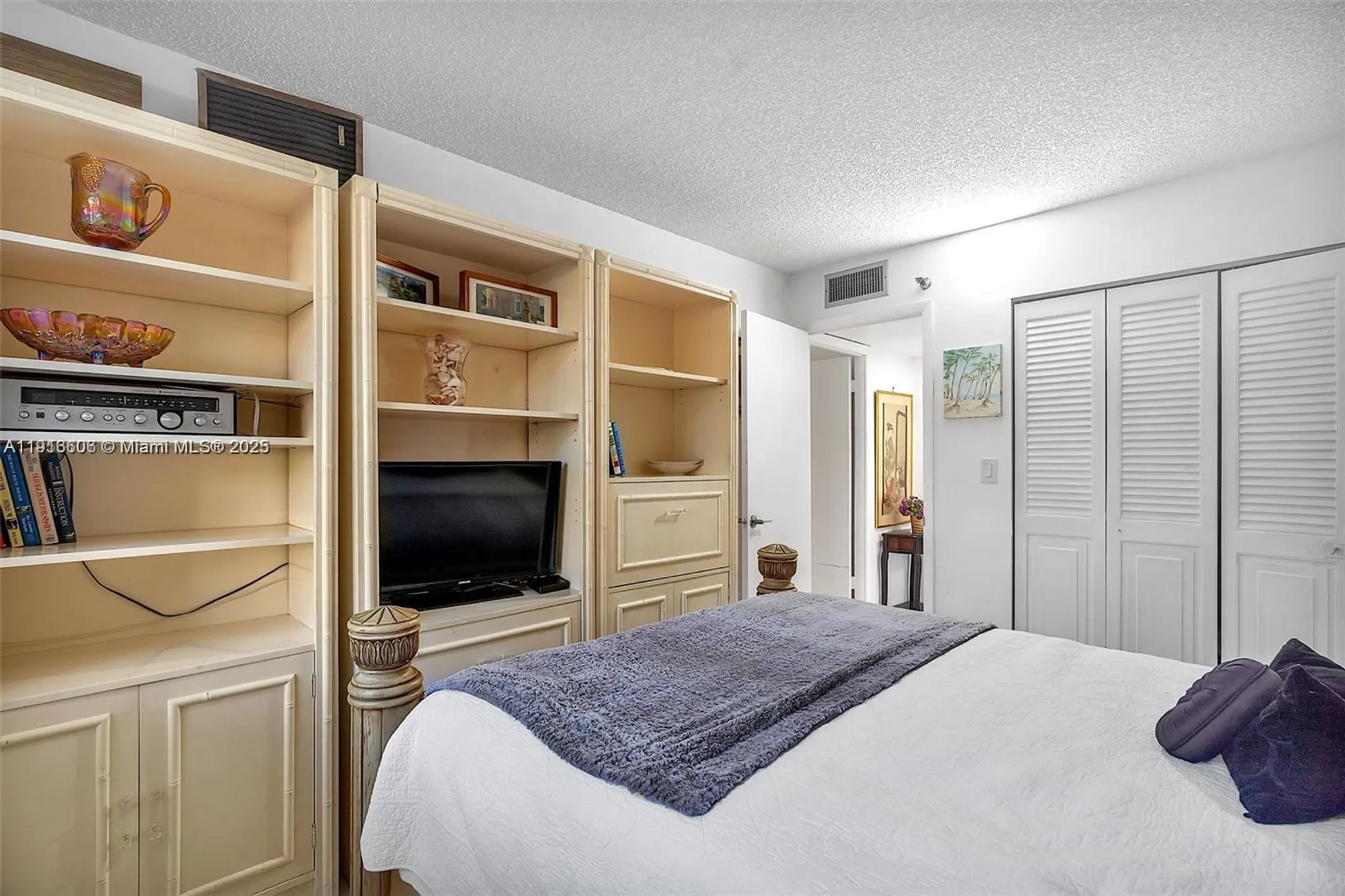 Property Slideshow image 21 of 37 | 1300 saint charles pl l12, Pembroke Pines, FL, 33026