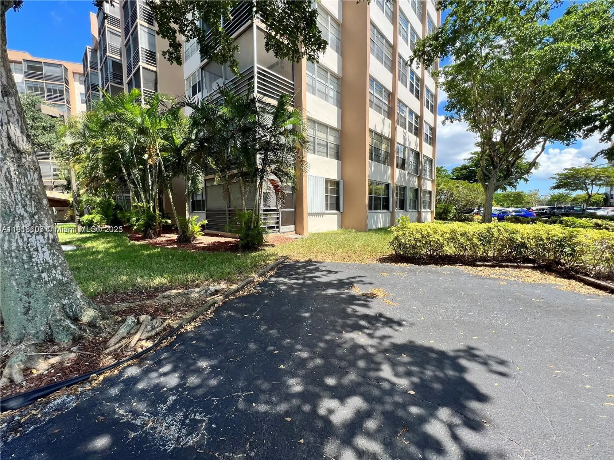 Property Slideshow image 36 of 37 | 1300 saint charles pl l12, Pembroke Pines, FL, 33026