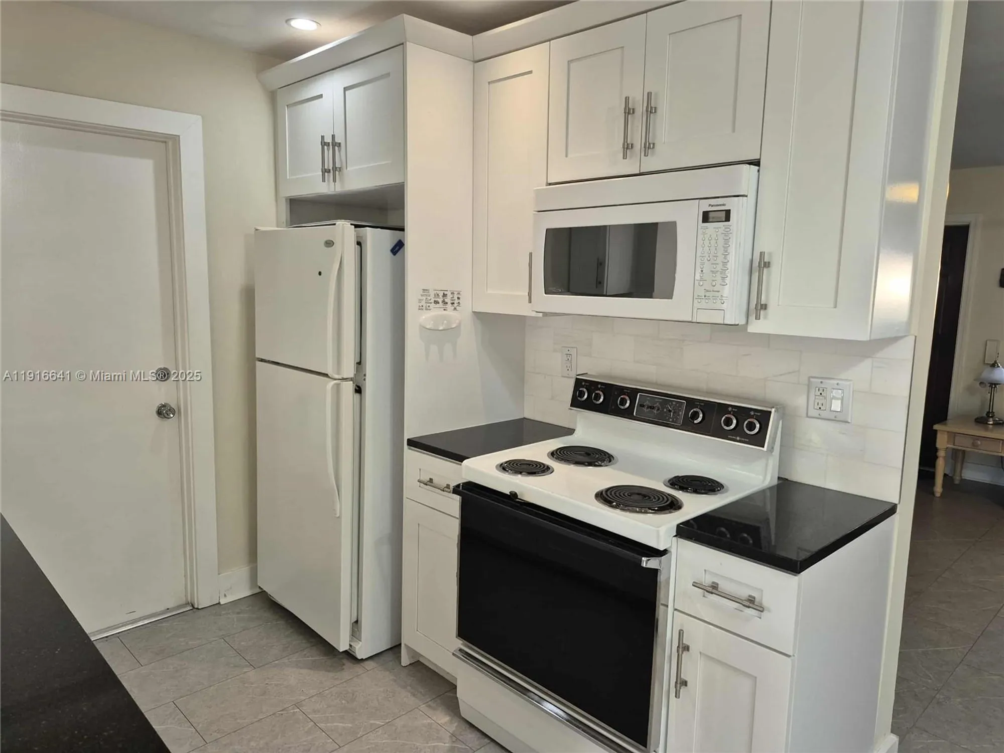 Property Slideshow image 5 of 22 | 4204 nw 47th ct, Tamarac, FL, 33319