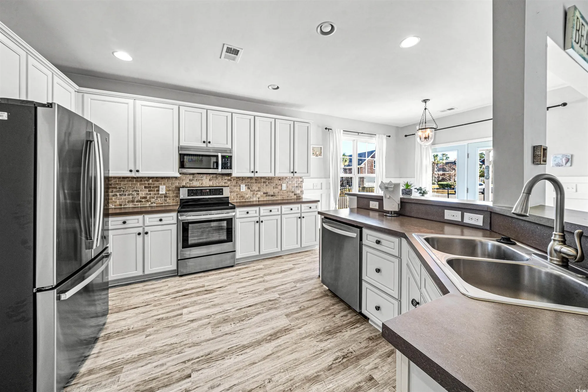 Property Slideshow image 4 of 40 | 1047 brentford pl, Myrtle Beach, SC, 29579