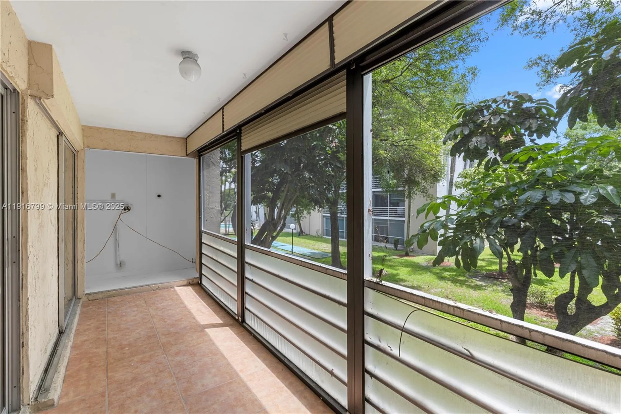 Property Slideshow image 18 of 29 | 3591 inverrary dr 203, Lauderhill, FL, 33319